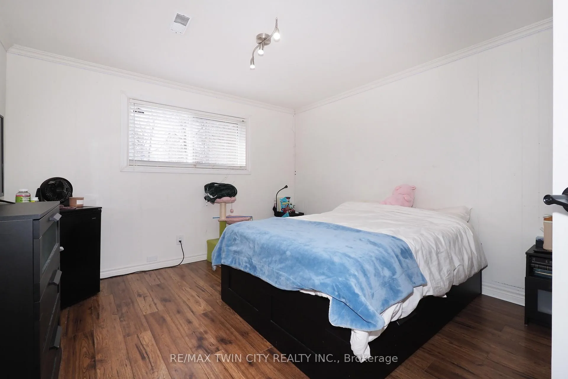 Photo 18 of 163 Pinegrove Crescent, Waterloo, Lakeshore Village — HOMEH