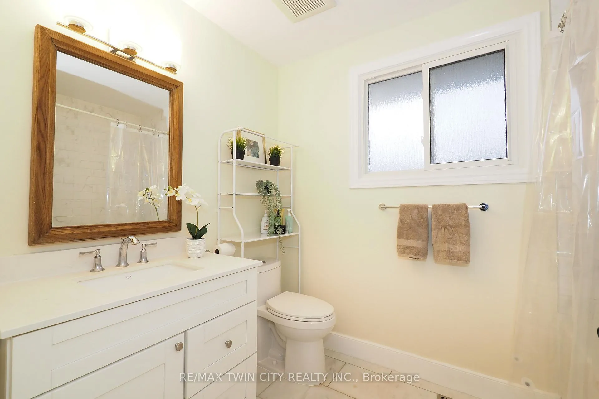 Photo 21 of 163 Pinegrove Crescent, Waterloo, Lakeshore Village — HOMEH