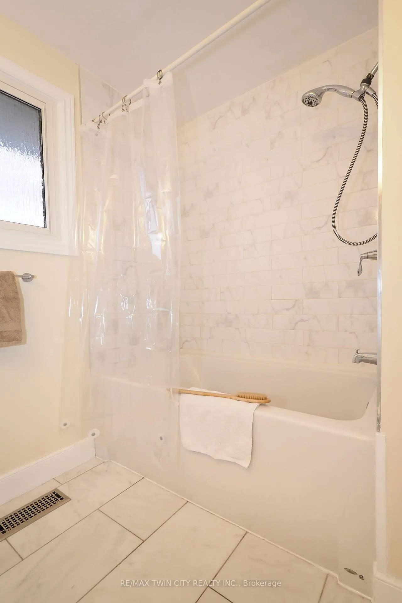 Photo 22 of 163 Pinegrove Crescent, Waterloo, Lakeshore Village — HOMEH