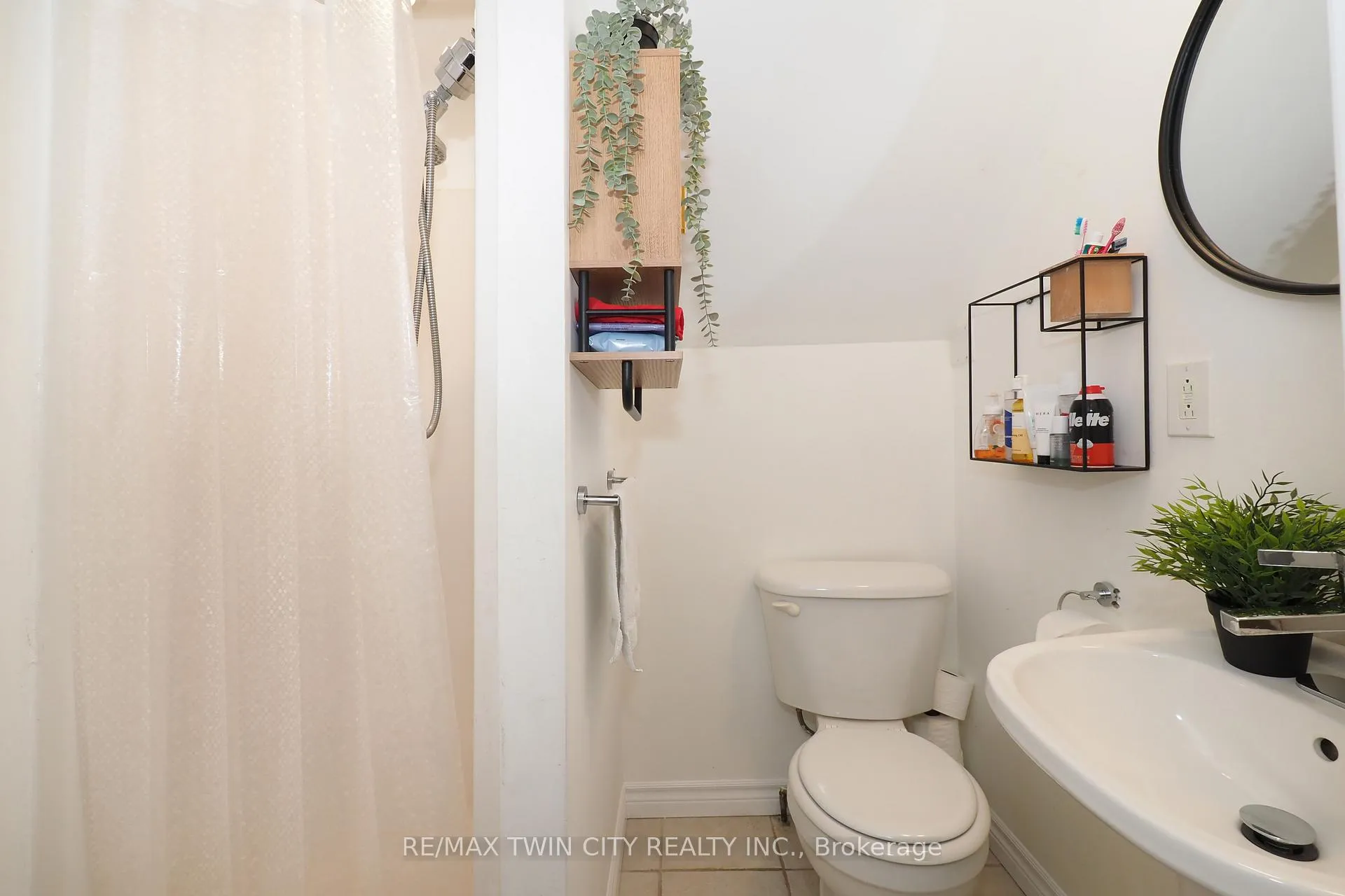 Photo 23 of 163 Pinegrove Crescent, Waterloo, Lakeshore Village — HOMEH