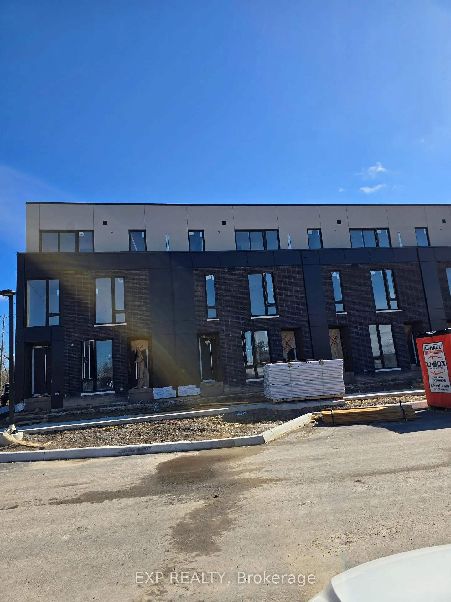 Photo 1 of 114 Everett Common, St. Catharines, Oakdale — HOMEH