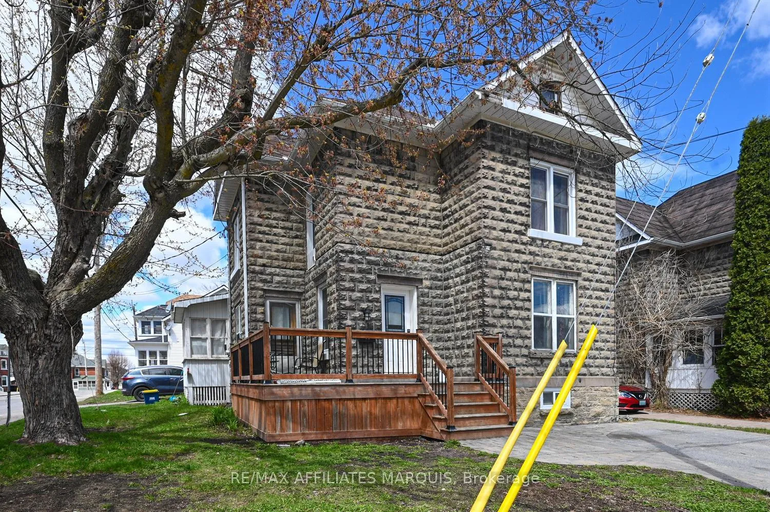 Photo 2 of 2 Foster Avenue, Smiths Falls — HOMEH