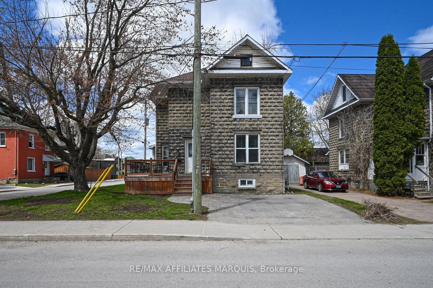 Photo 3 of 2 Foster Avenue, Smiths Falls — HOMEH
