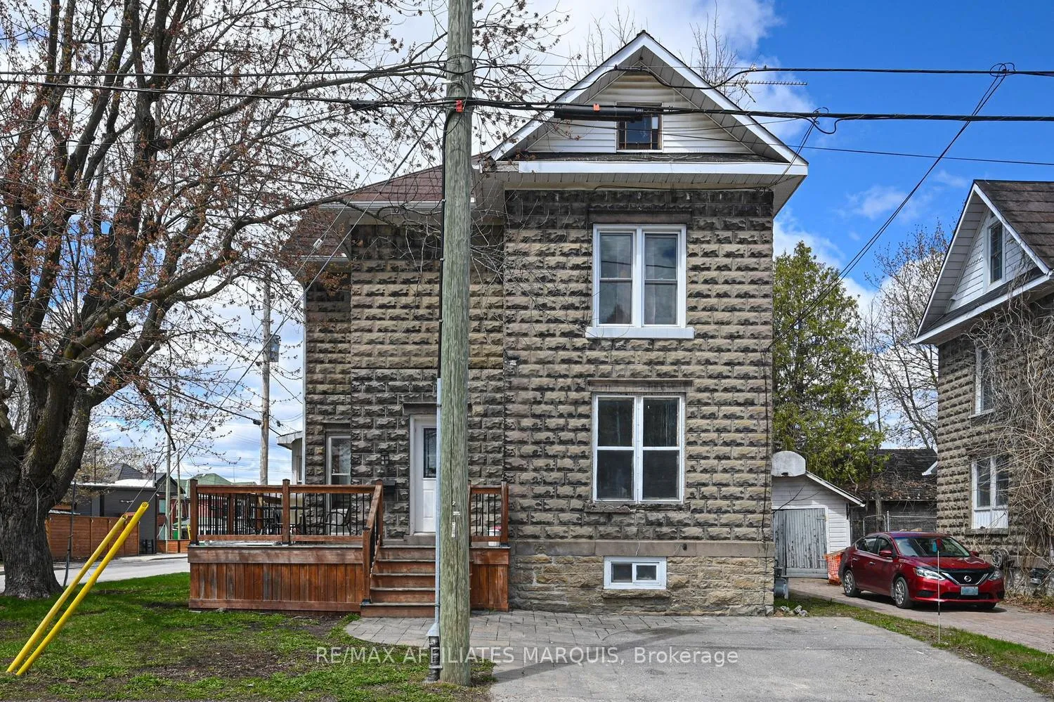 Photo 4 of 2 Foster Avenue, Smiths Falls — HOMEH