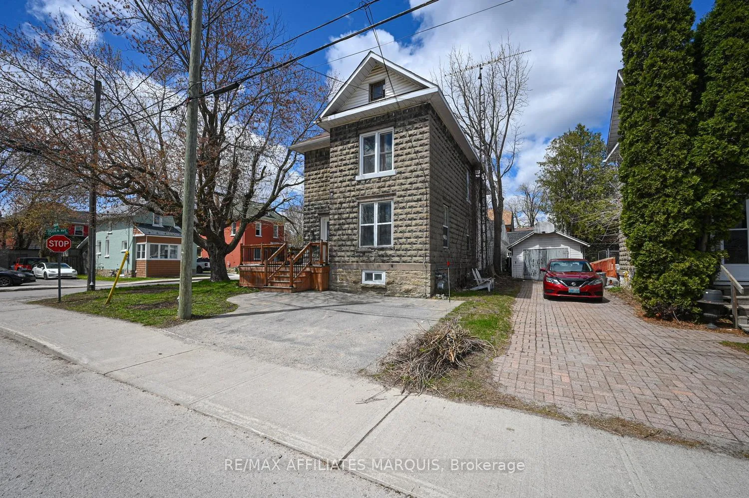Photo 5 of 2 Foster Avenue, Smiths Falls — HOMEH
