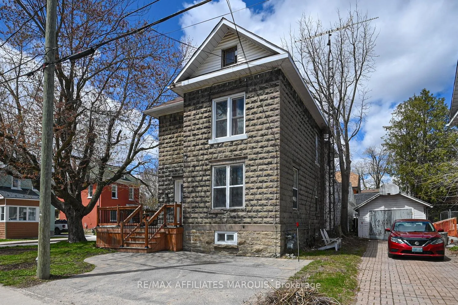Photo 6 of 2 Foster Avenue, Smiths Falls — HOMEH