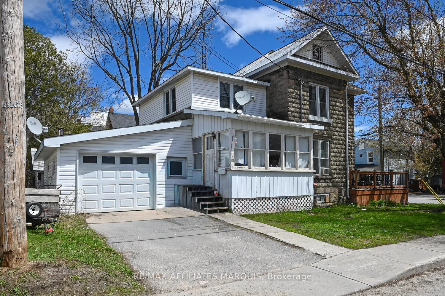 Photo 9 of 2 Foster Avenue, Smiths Falls — HOMEH
