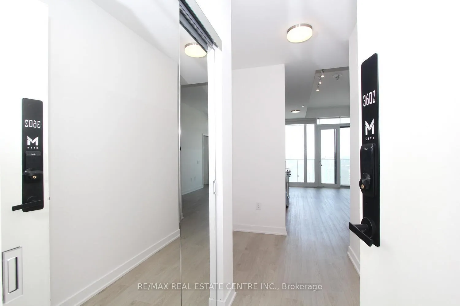 Photo 5 of Unit 3602, 3900 Confederation Parkway, Mississauga, City Centre — HOMEH