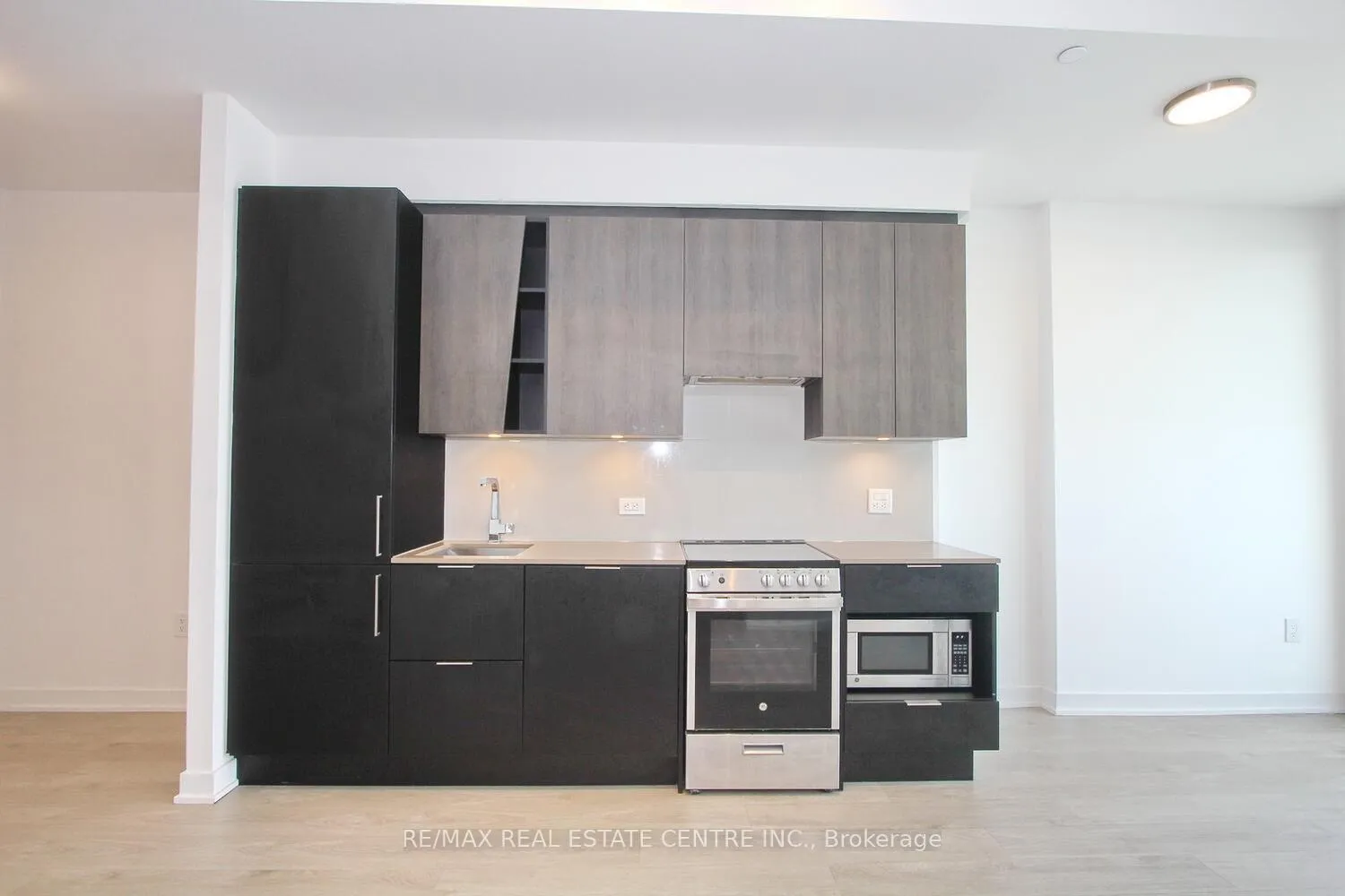 Photo 8 of Unit 3602, 3900 Confederation Parkway, Mississauga, City Centre — HOMEH