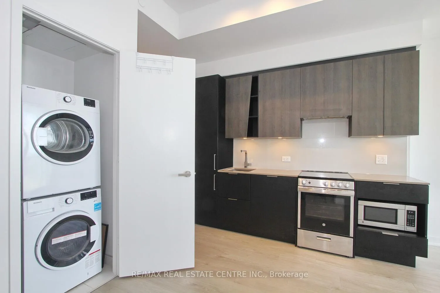 Photo 9 of Unit 3602, 3900 Confederation Parkway, Mississauga, City Centre — HOMEH