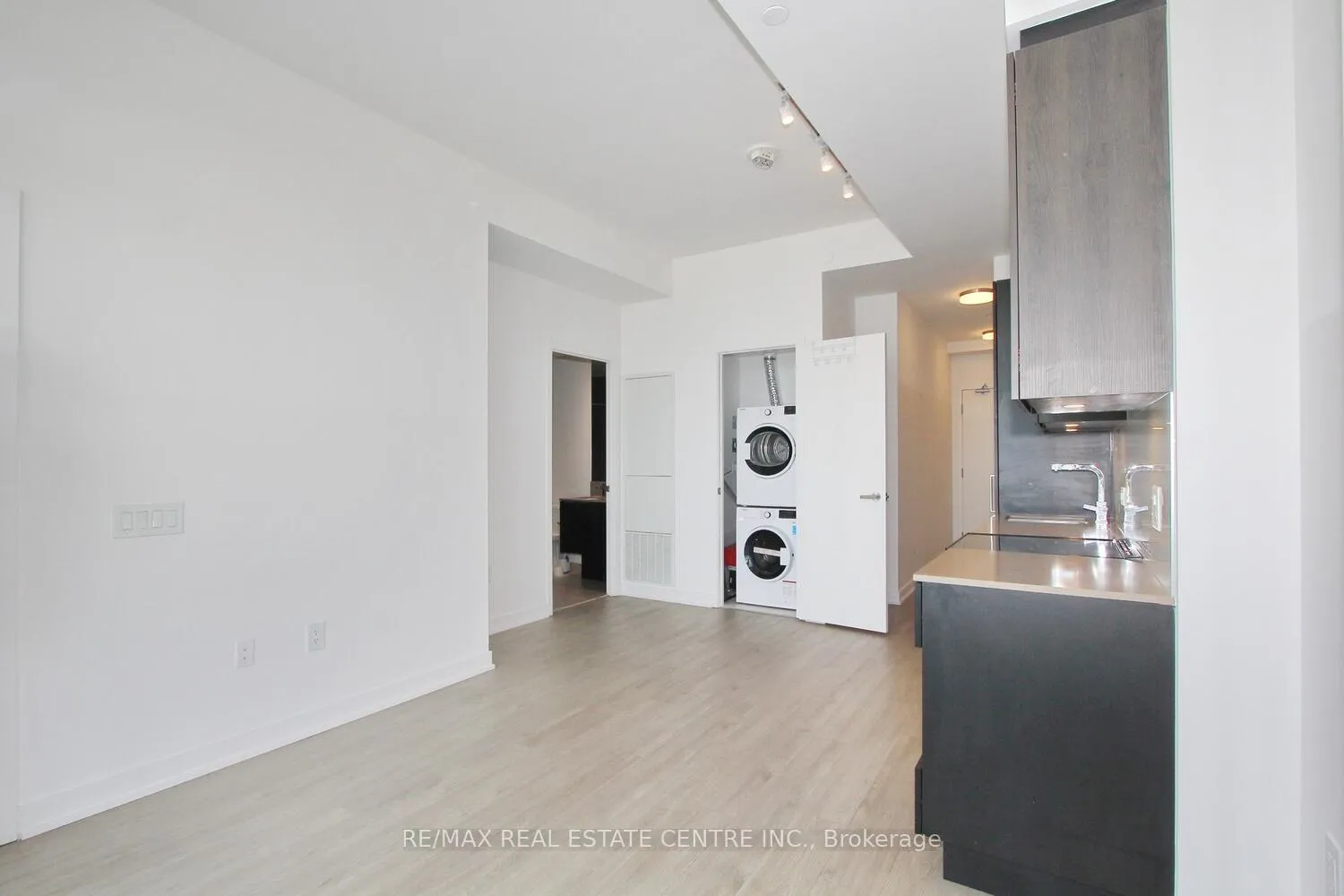 Photo 11 of Unit 3602, 3900 Confederation Parkway, Mississauga, City Centre — HOMEH