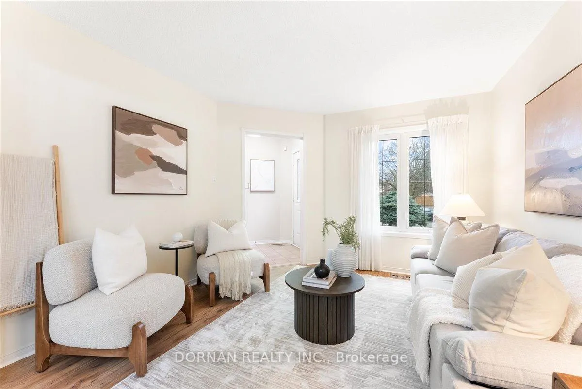 Photo 8 of 3 Bancroft Crescent, Whitby, Williamsburg — HOMEH