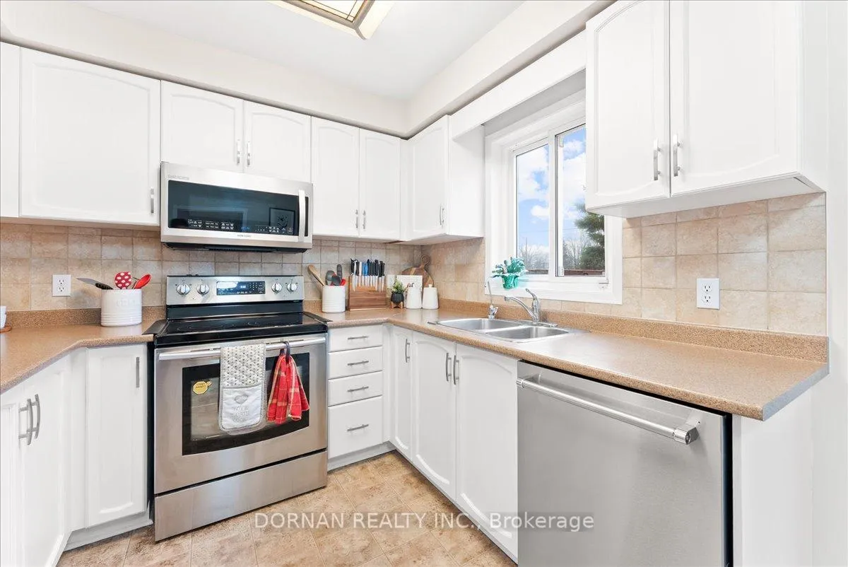 Photo 14 of 3 Bancroft Crescent, Whitby, Williamsburg — HOMEH