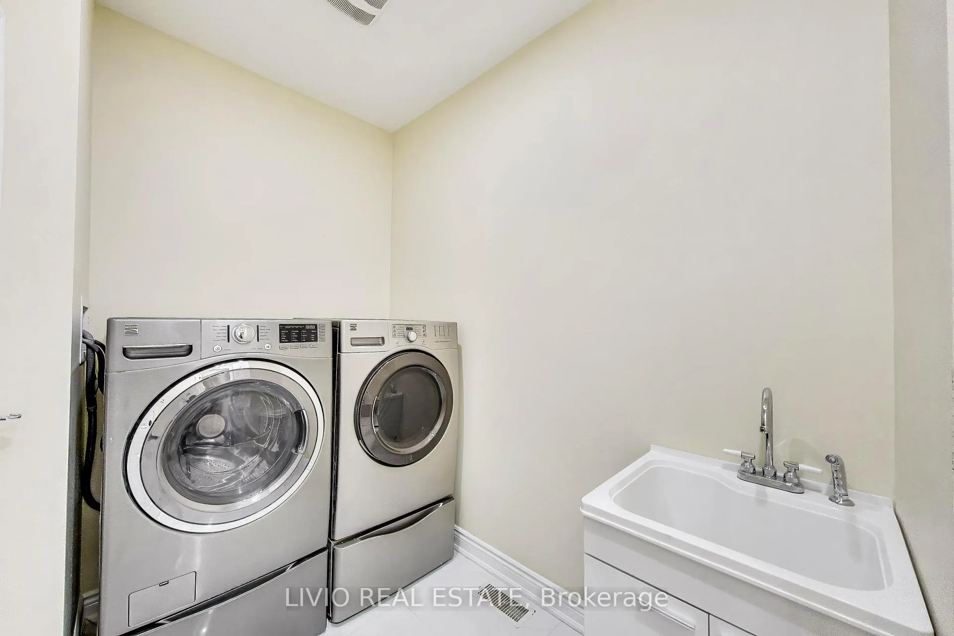 Photo 18 of 232 Thorndale Road, Brampton, Bram East — HOMEH