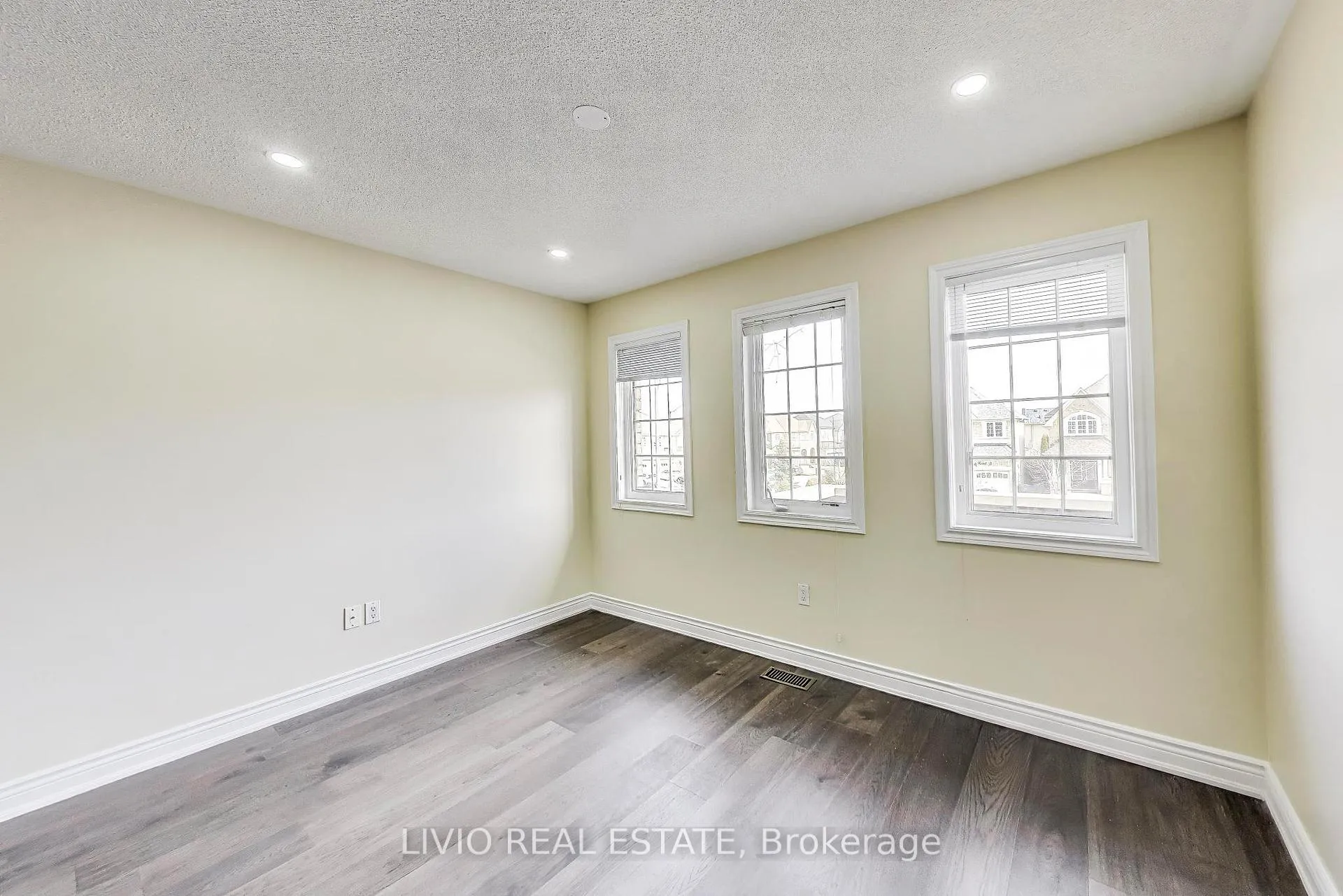 Photo 19 of 232 Thorndale Road, Brampton, Bram East — HOMEH