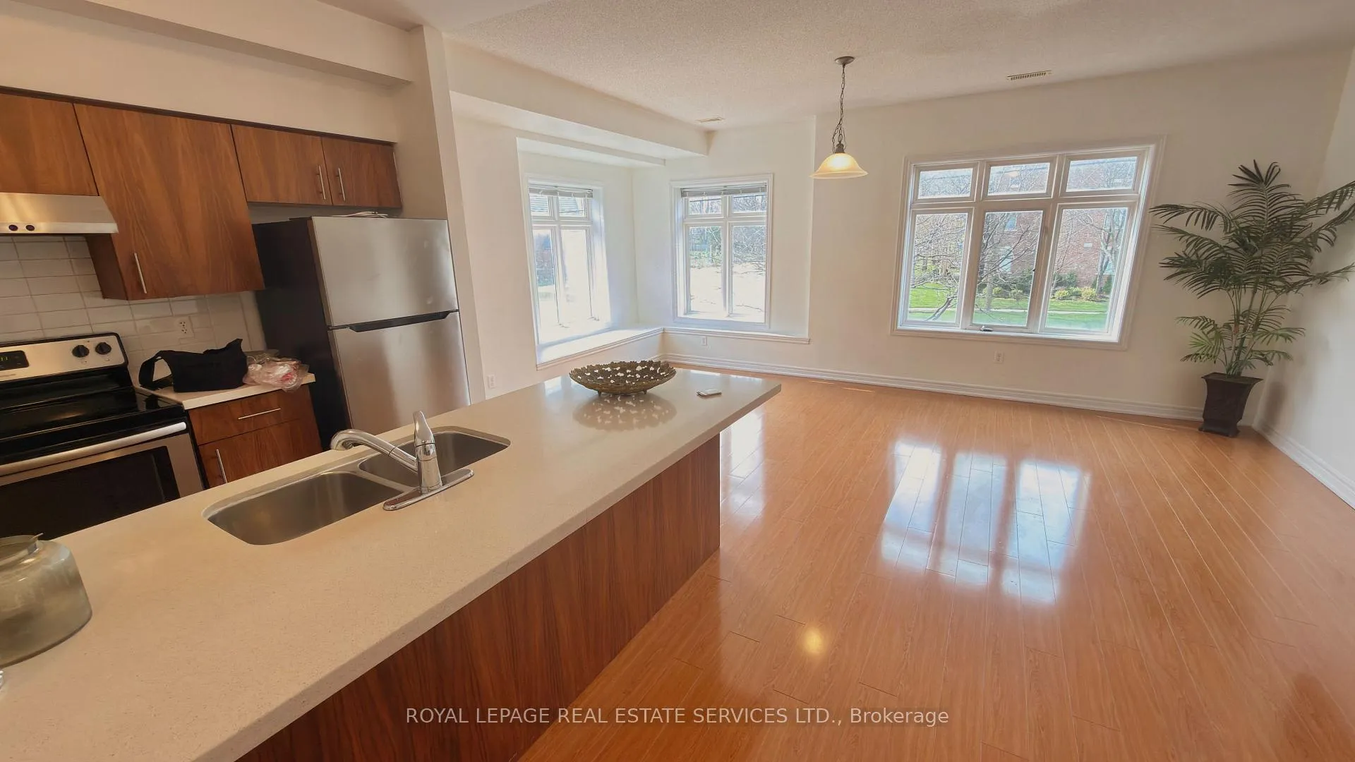 Photo 4 of Unit 6, 362 Plains Road E, Burlington, LaSalle — HOMEH