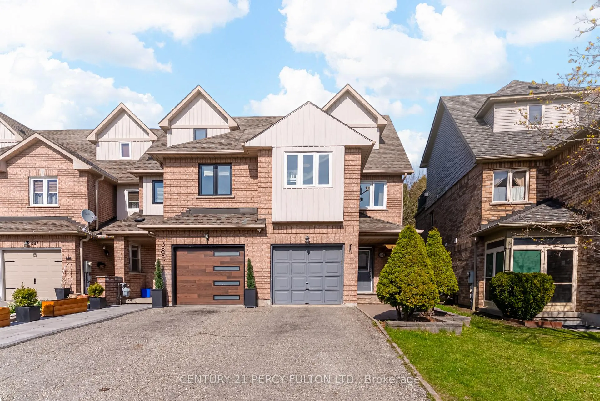 Photo 1 of 383 Sparrow Circle, Pickering, Highbush — HOMEH