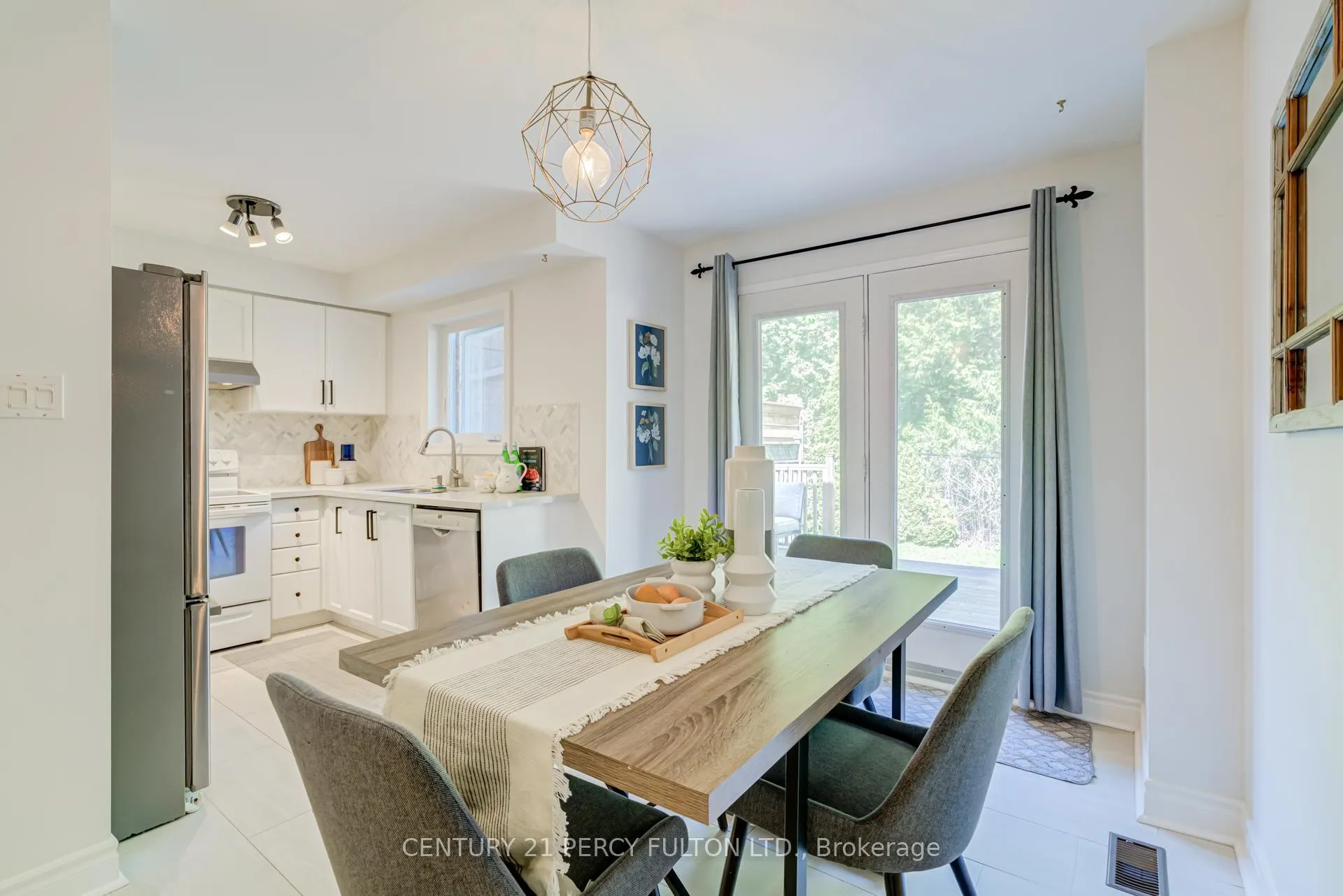 Photo 10 of 383 Sparrow Circle, Pickering, Highbush — HOMEH