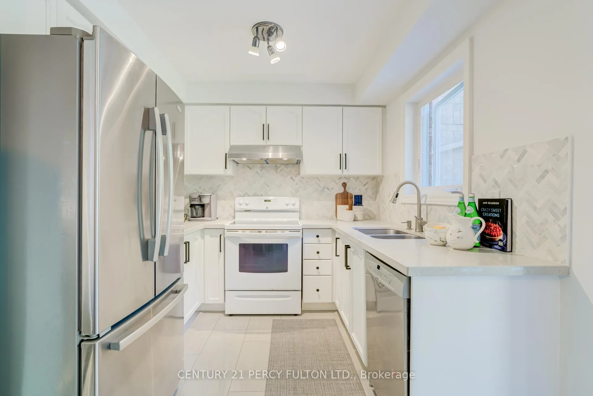 Photo 11 of 383 Sparrow Circle, Pickering, Highbush — HOMEH