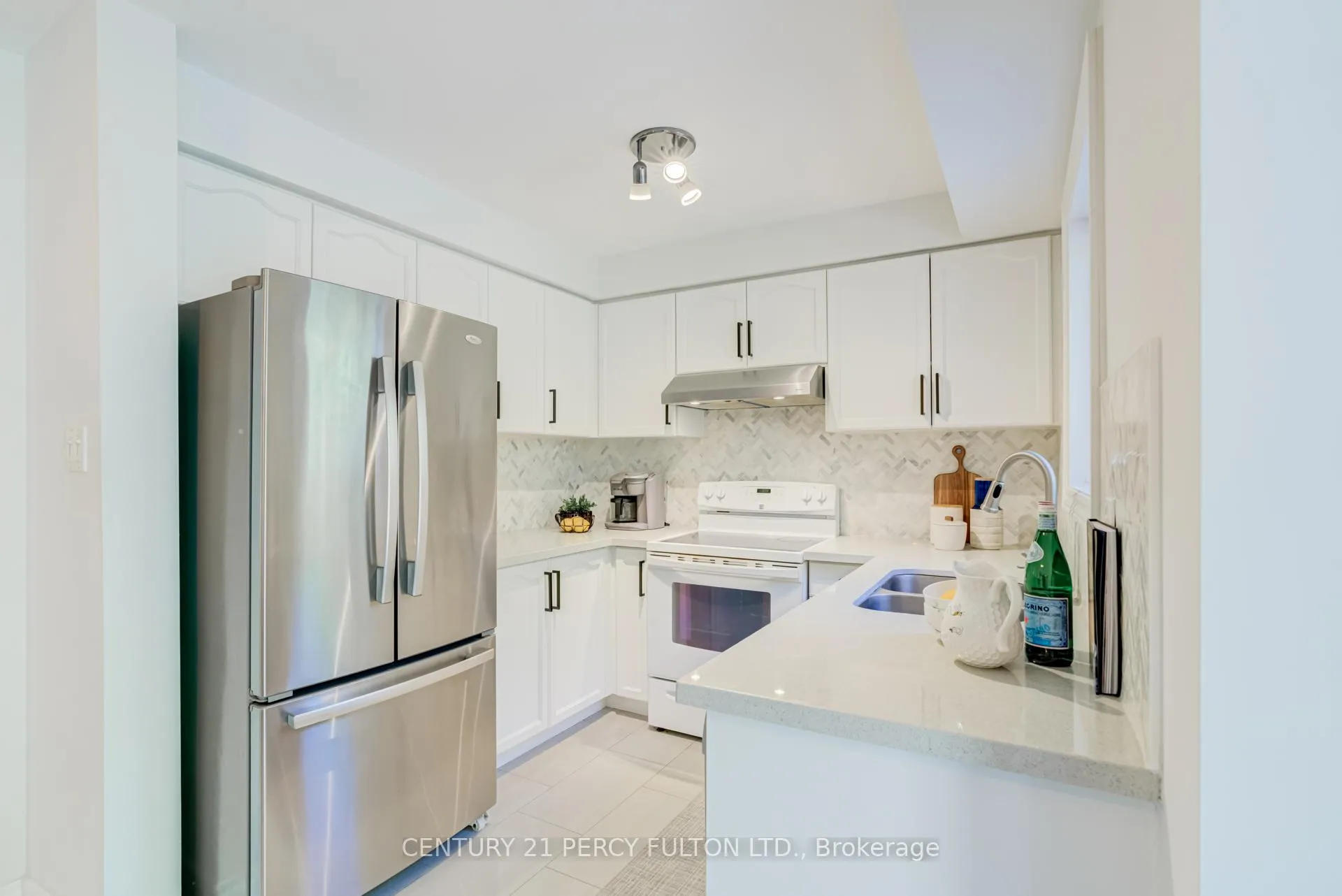 Photo 12 of 383 Sparrow Circle, Pickering, Highbush — HOMEH