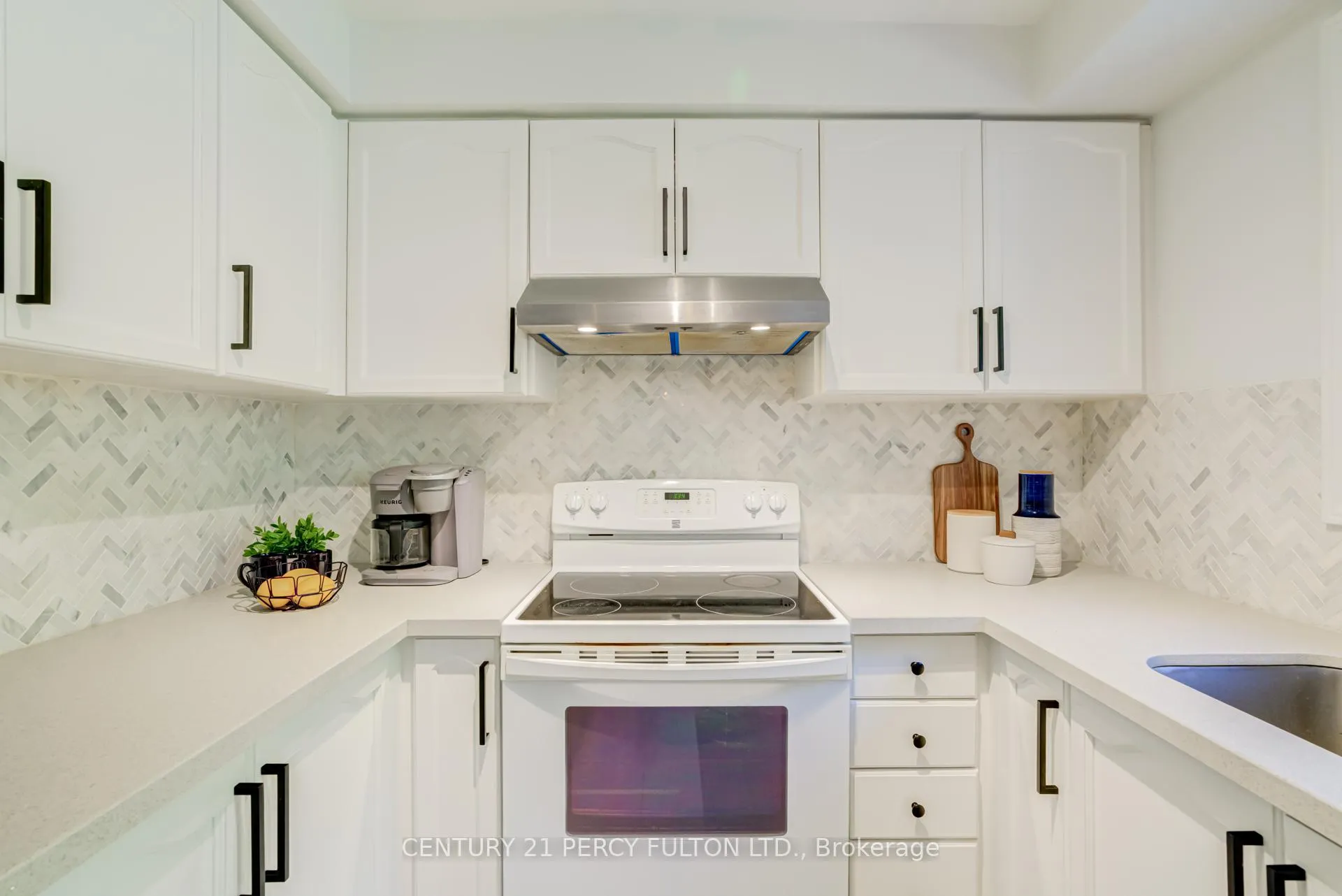 Photo 13 of 383 Sparrow Circle, Pickering, Highbush — HOMEH