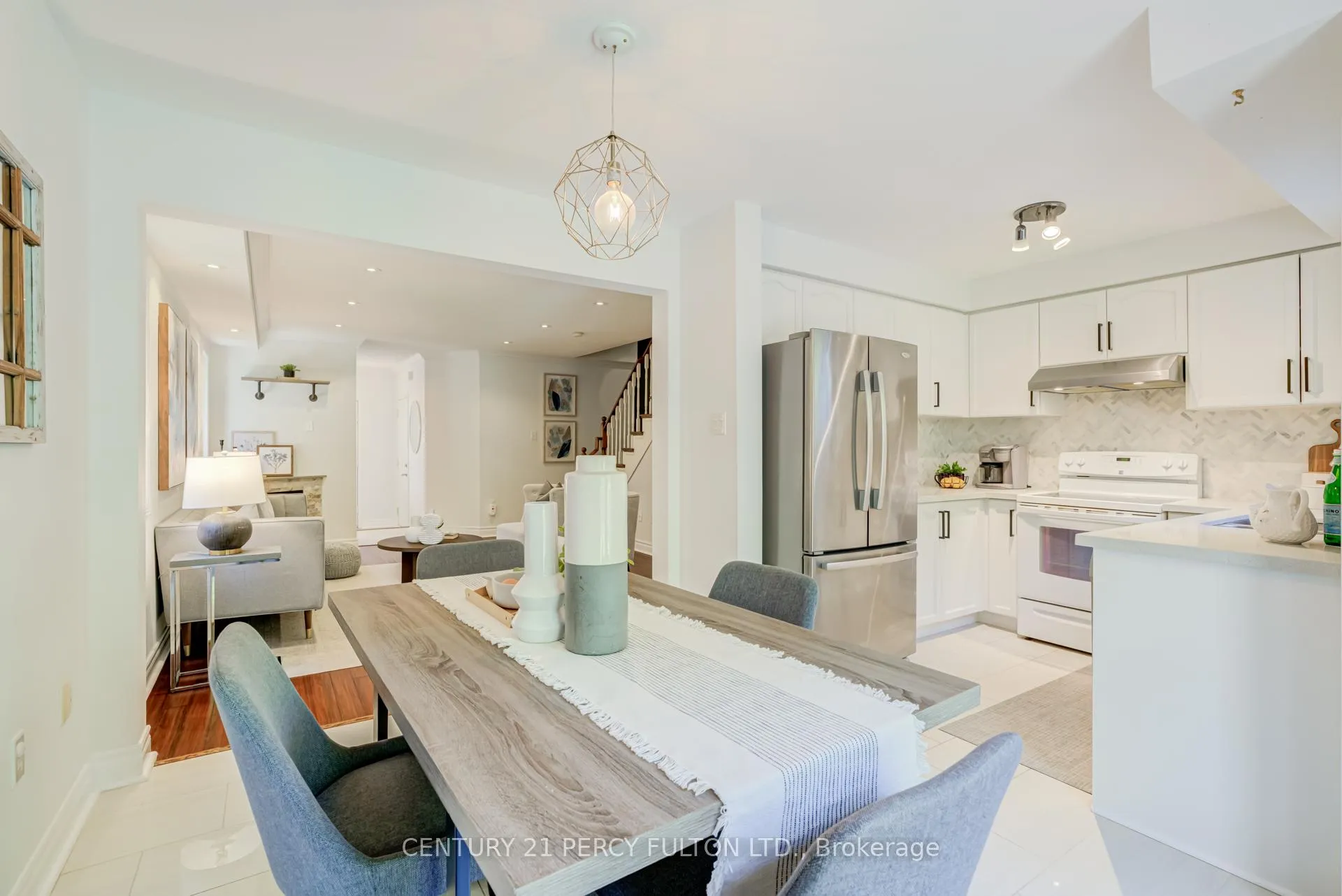 Photo 15 of 383 Sparrow Circle, Pickering, Highbush — HOMEH