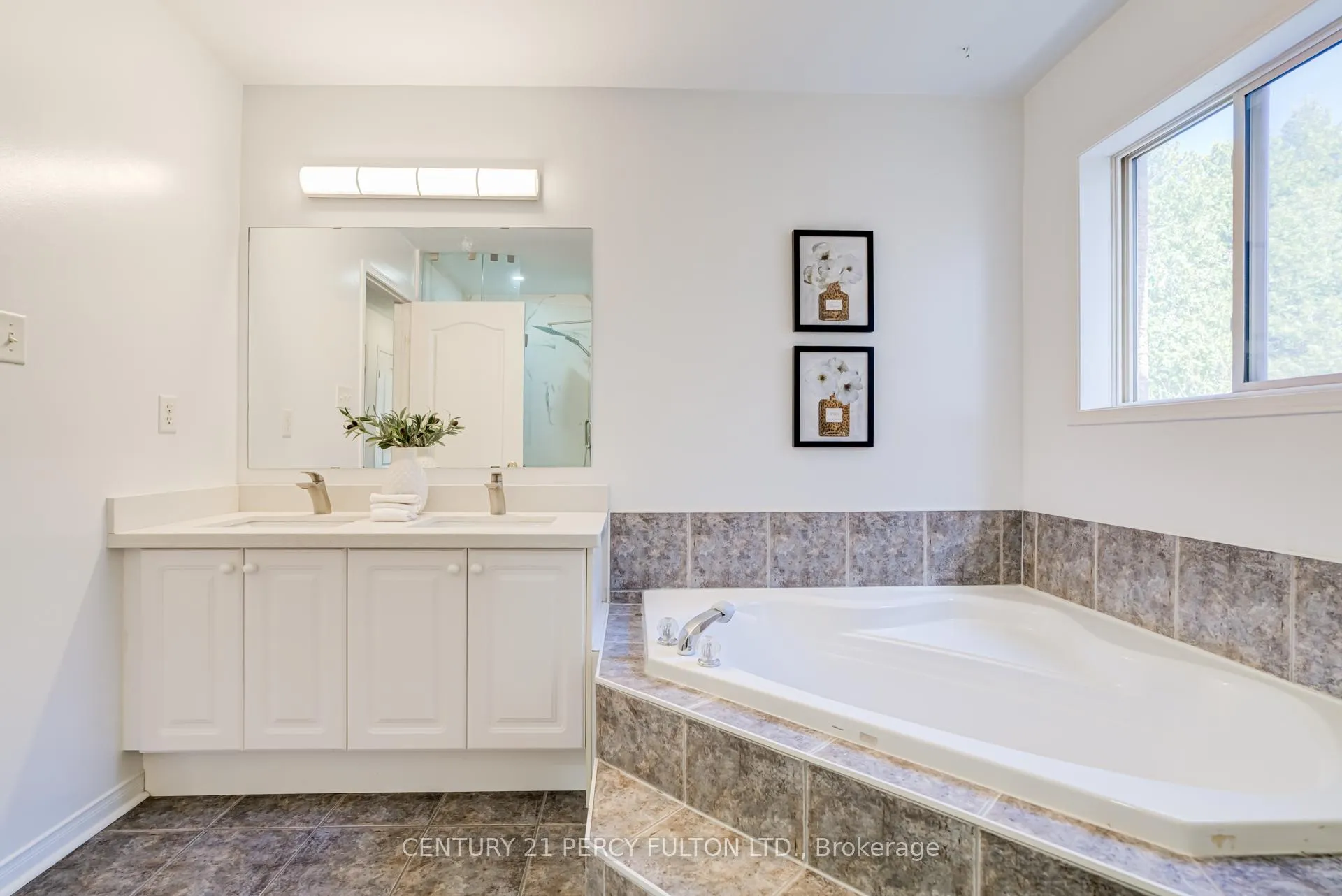 Photo 25 of 383 Sparrow Circle, Pickering, Highbush — HOMEH