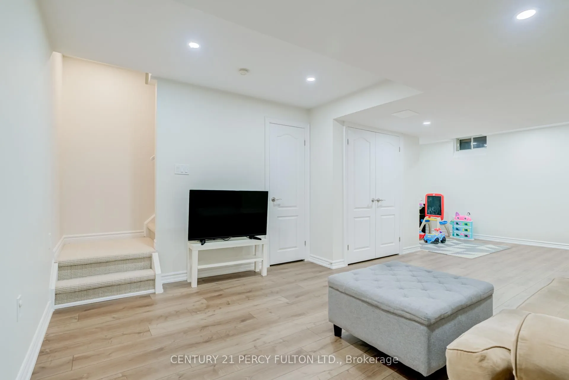 Photo 39 of 383 Sparrow Circle, Pickering, Highbush — HOMEH