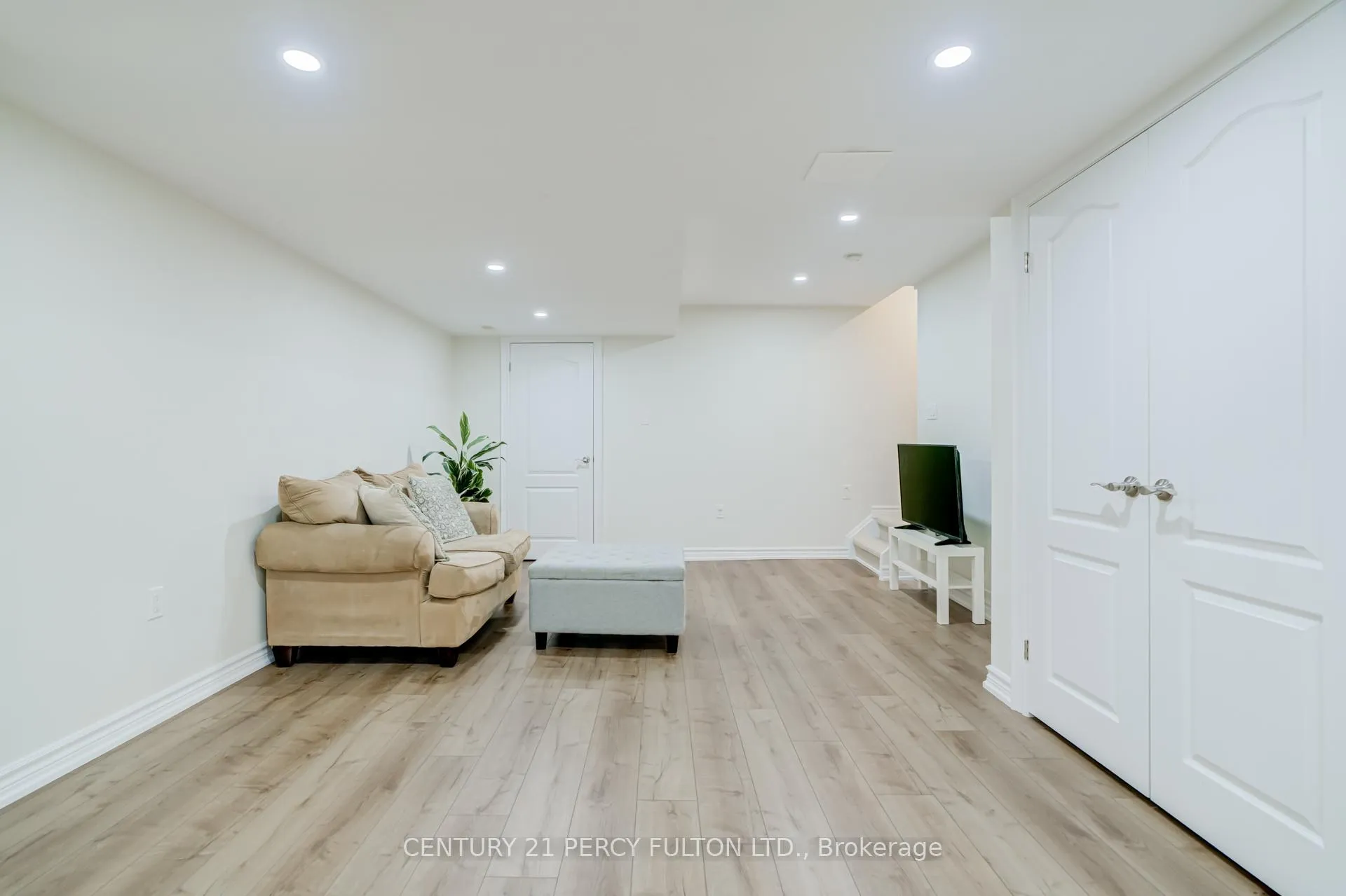 Photo 40 of 383 Sparrow Circle, Pickering, Highbush — HOMEH