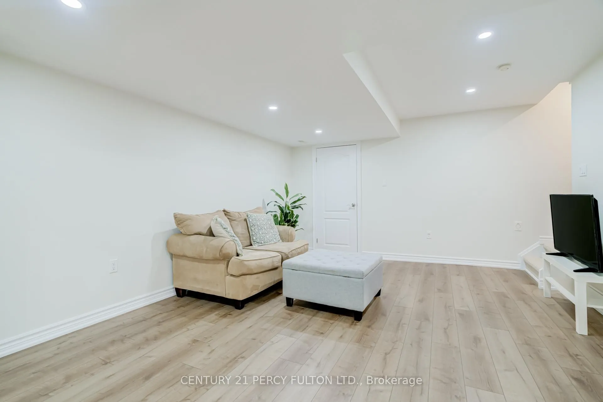 Photo 41 of 383 Sparrow Circle, Pickering, Highbush — HOMEH