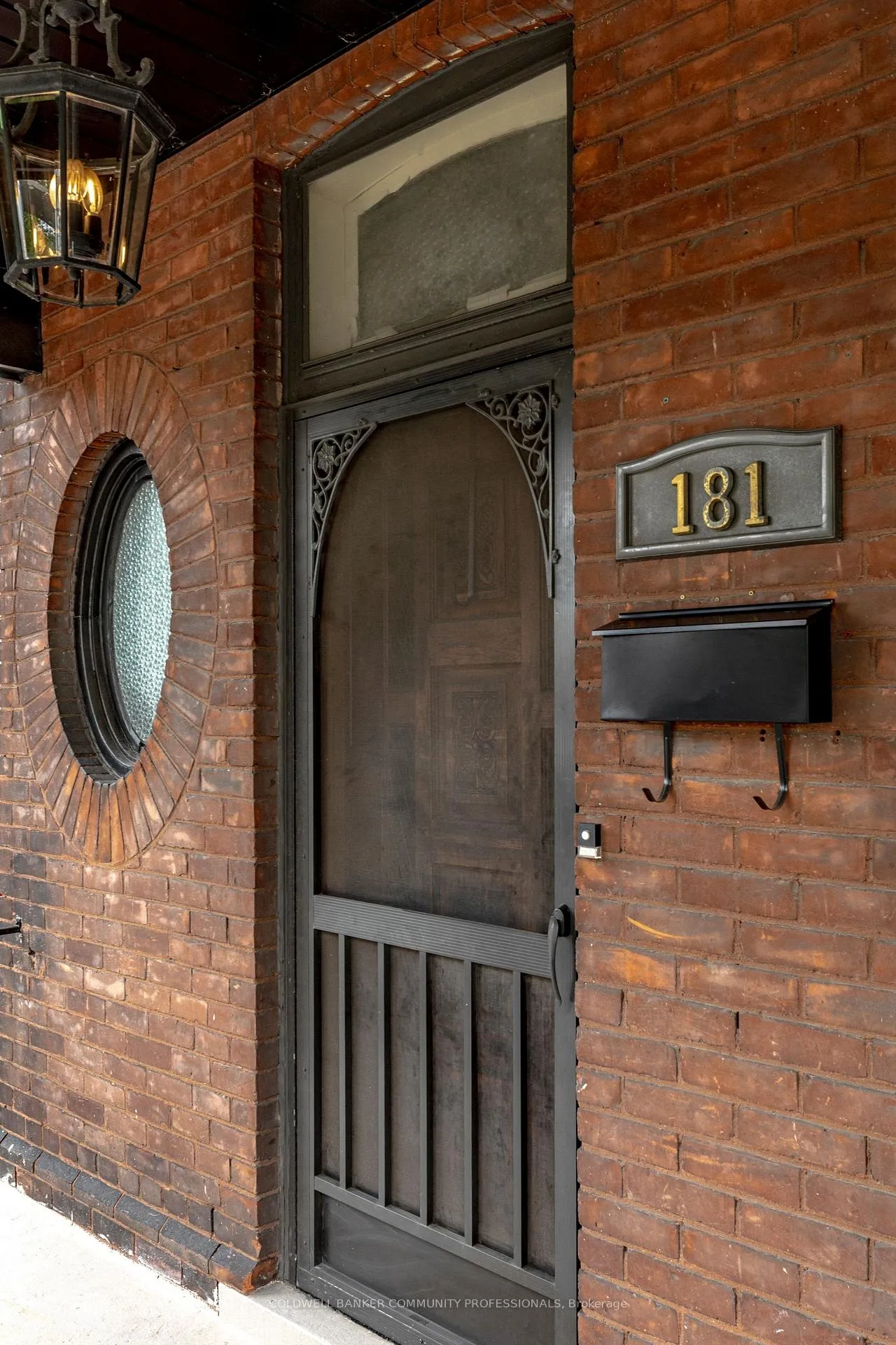 Photo 2 of 181 Simcoe Street E, Hamilton, North End — HOMEH