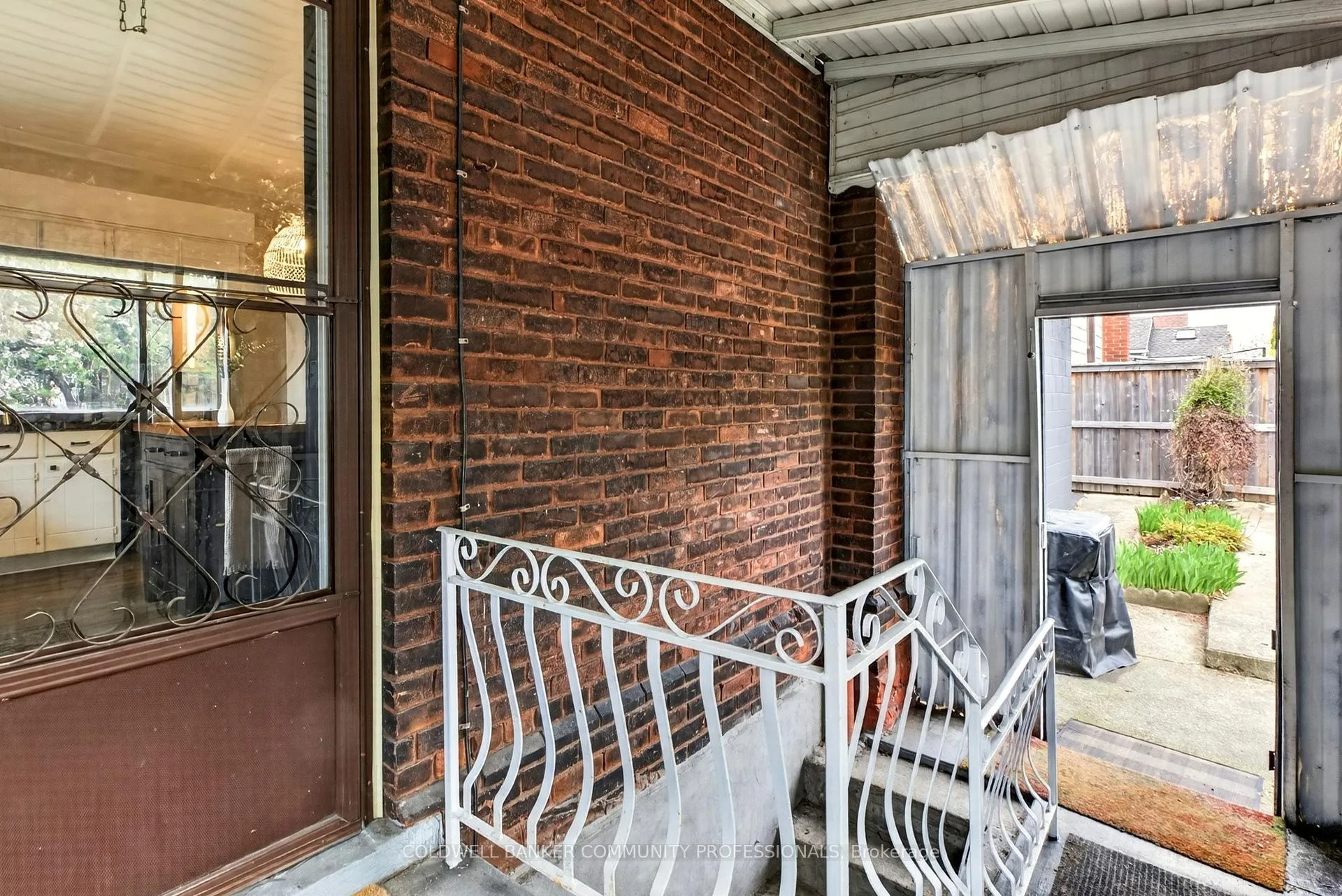 Photo 18 of 181 Simcoe Street E, Hamilton, North End — HOMEH