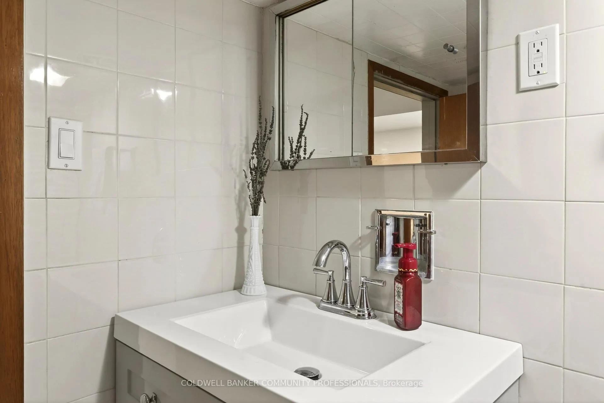 Photo 42 of 181 Simcoe Street E, Hamilton, North End — HOMEH