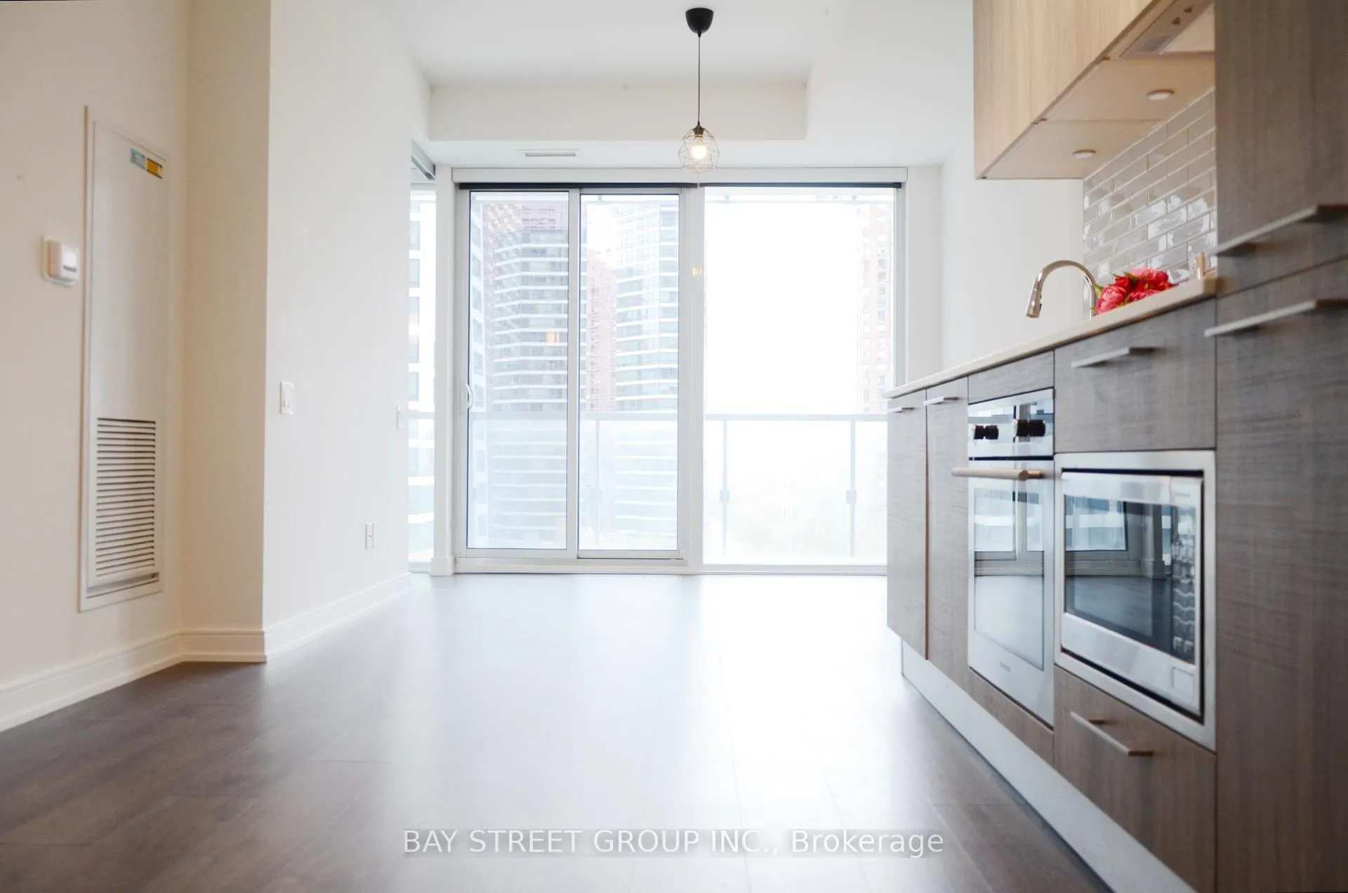 Photo 5 of Unit #910, 3 Gloucester Street, Toronto, Church-Yonge Corridor — HOMEH