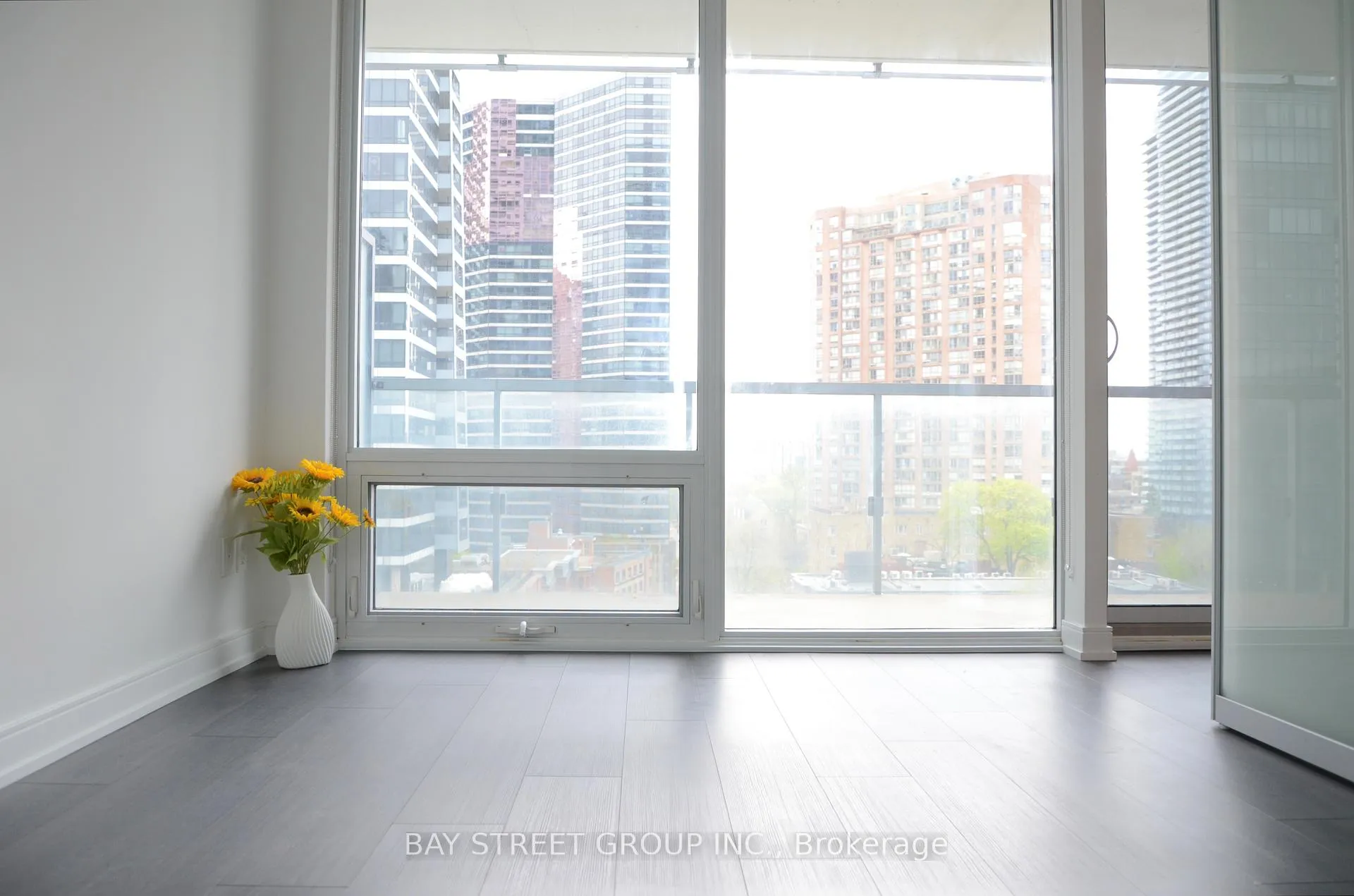 Photo 7 of Unit #910, 3 Gloucester Street, Toronto, Church-Yonge Corridor — HOMEH