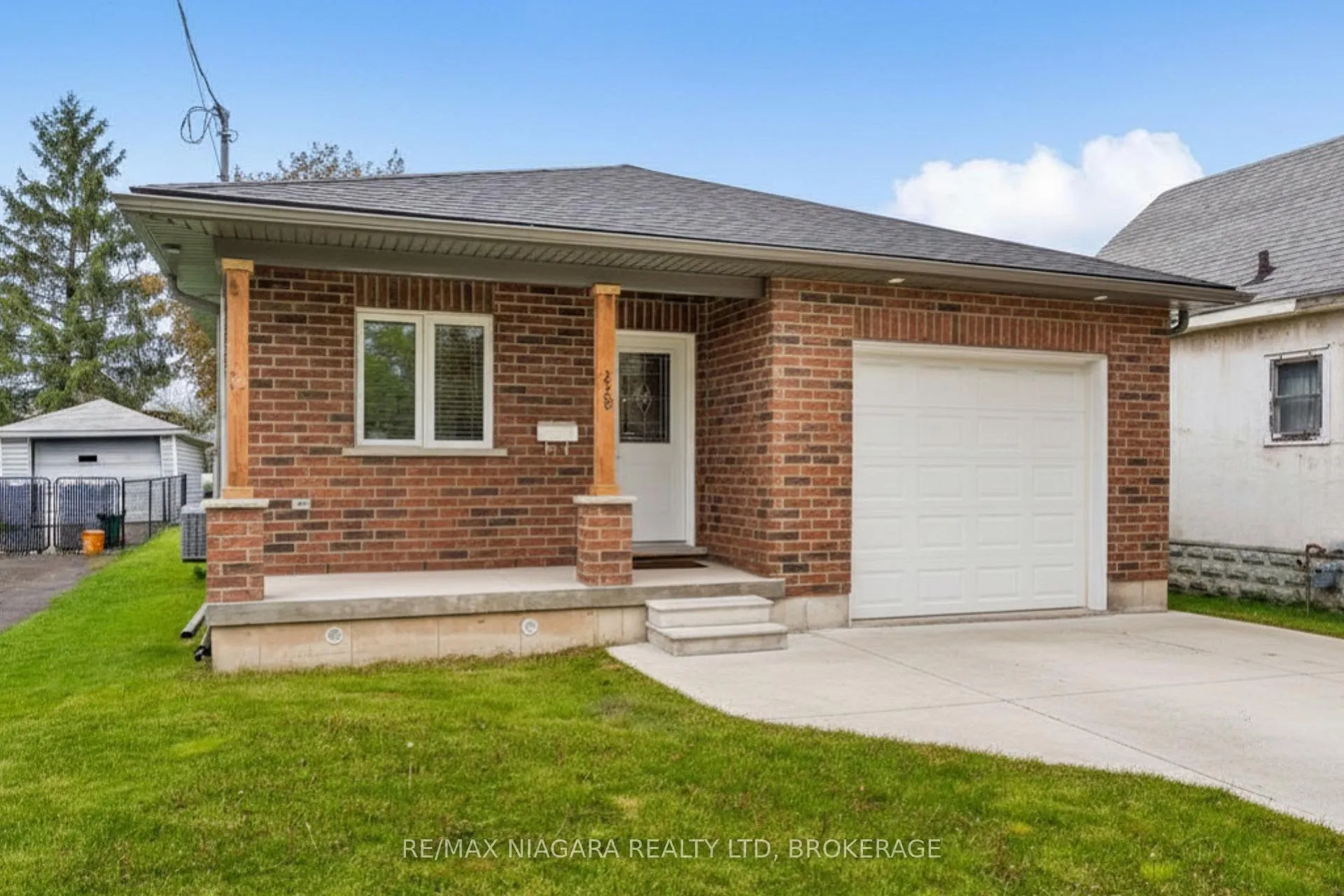 Photo 2 of 228 Lincoln Street, Welland, Welland Downtown — HOMEH