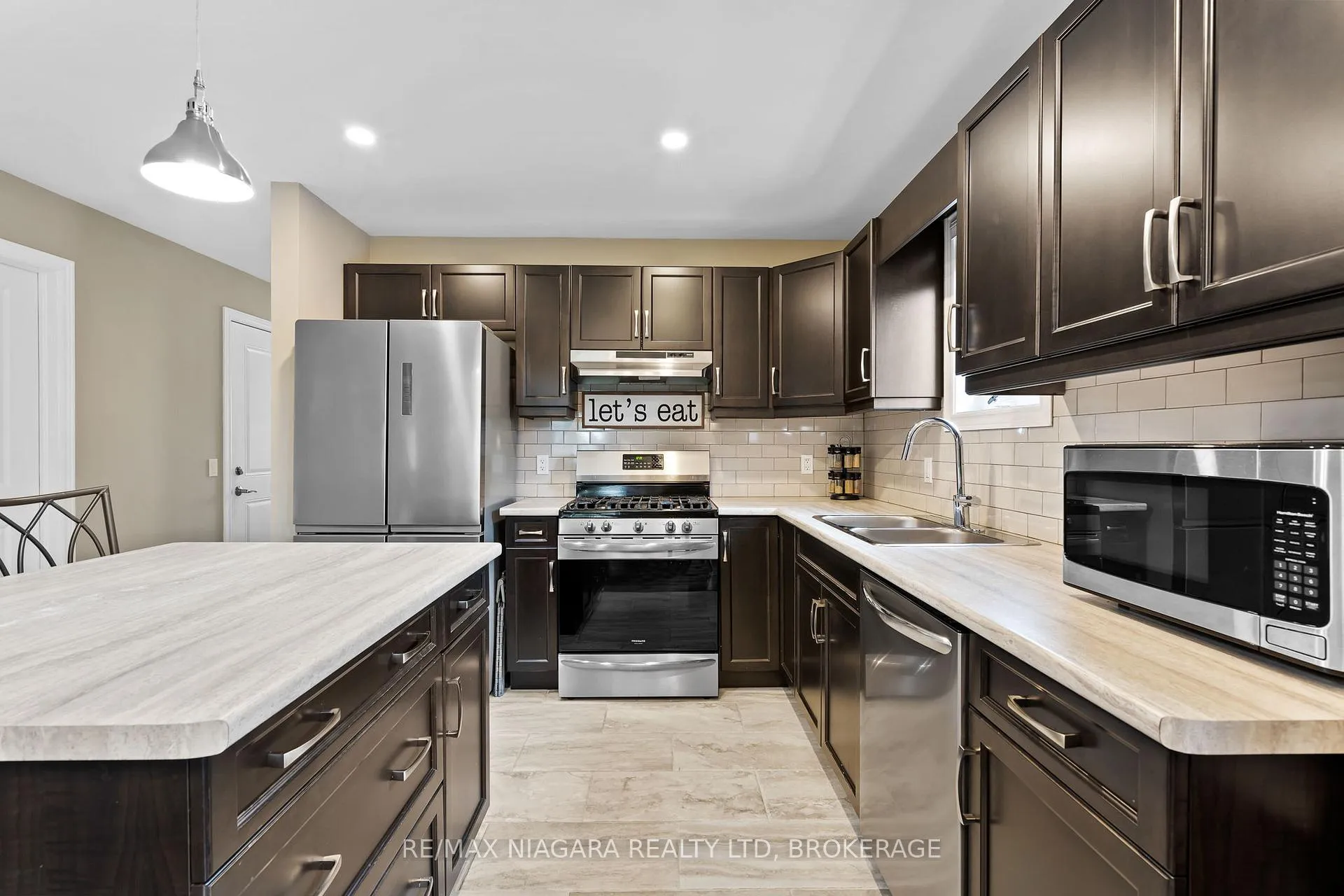 Photo 6 of 228 Lincoln Street, Welland, Welland Downtown — HOMEH