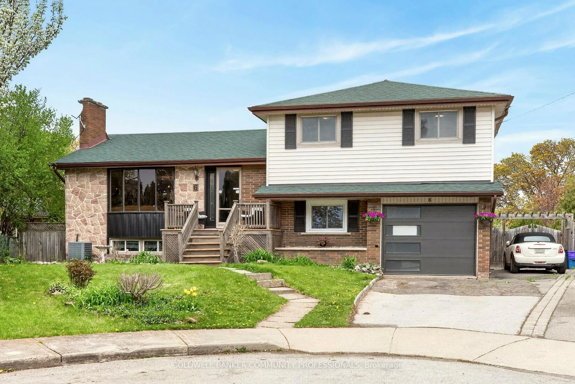 Photo 1 of 6 Seagram Place, Hamilton, Huntington — HOMEH