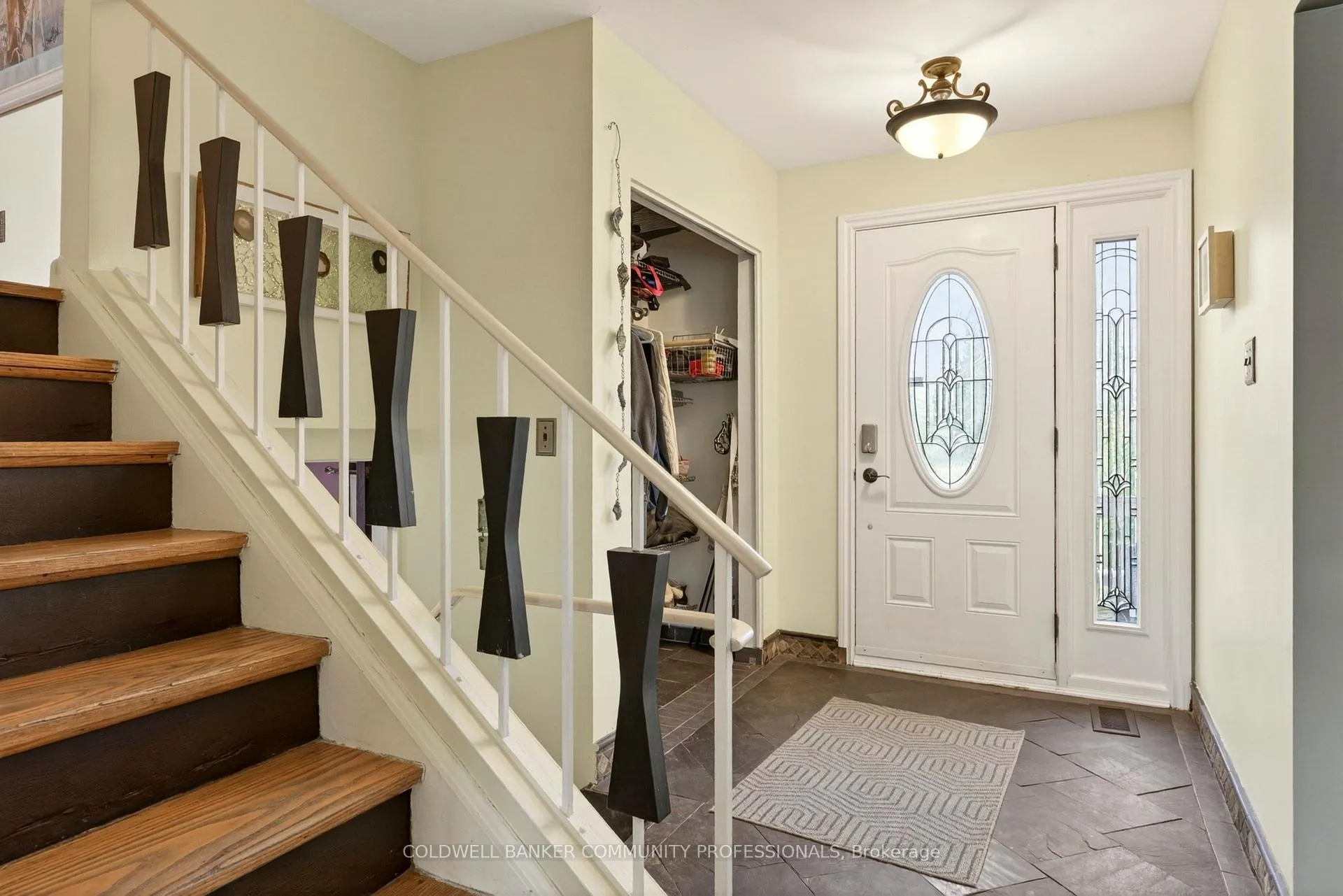 Photo 3 of 6 Seagram Place, Hamilton, Huntington — HOMEH