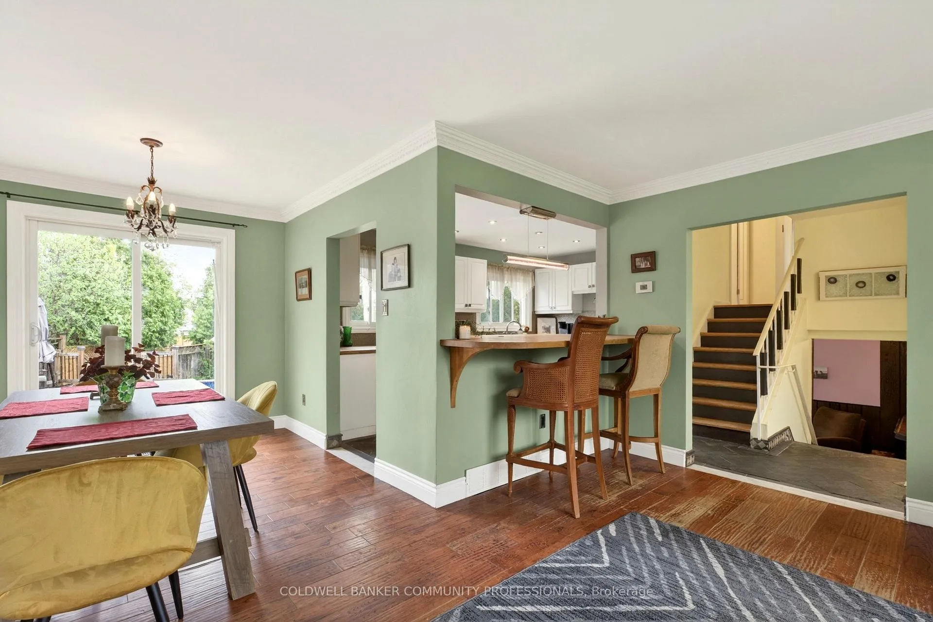 Photo 4 of 6 Seagram Place, Hamilton, Huntington — HOMEH