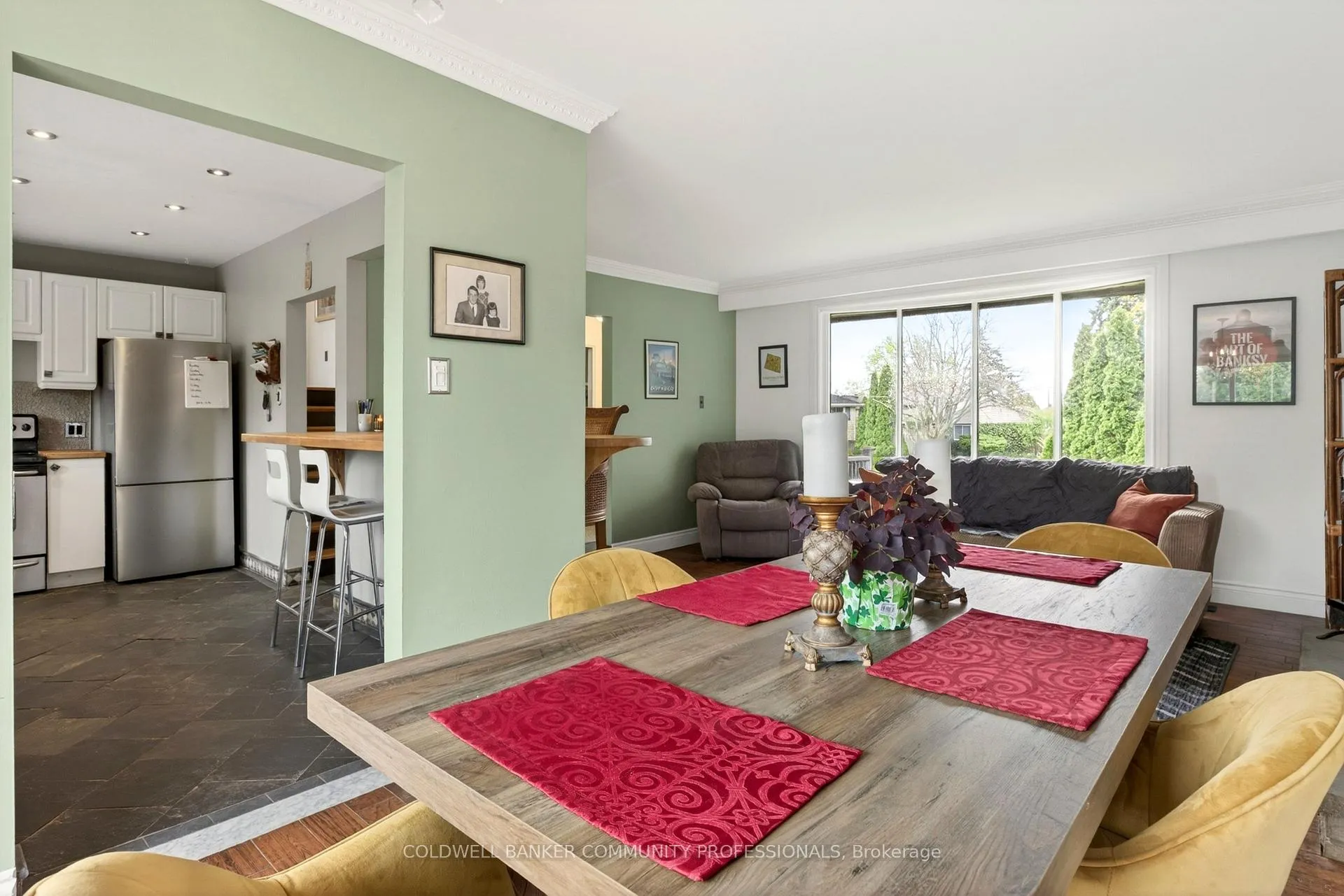 Photo 9 of 6 Seagram Place, Hamilton, Huntington — HOMEH