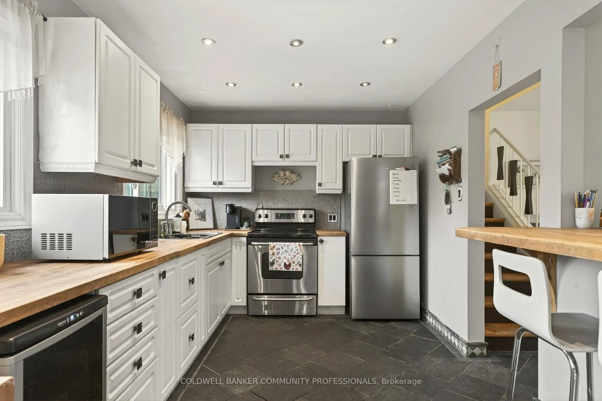 Photo 16 of 6 Seagram Place, Hamilton, Huntington — HOMEH