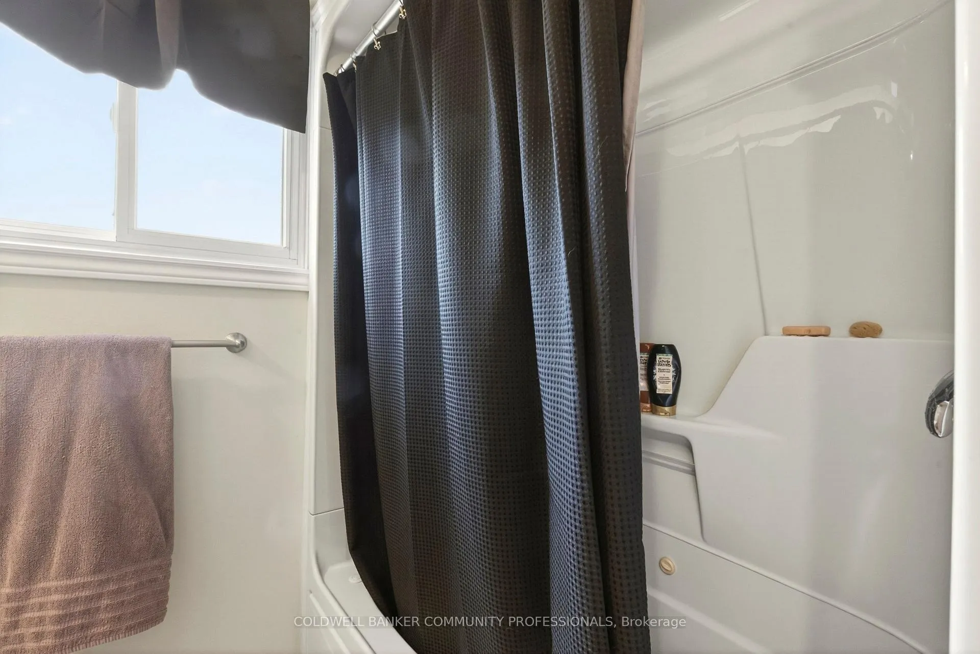 Photo 19 of 6 Seagram Place, Hamilton, Huntington — HOMEH