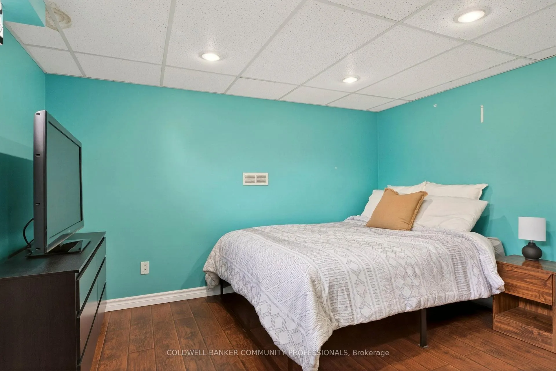Photo 35 of 6 Seagram Place, Hamilton, Huntington — HOMEH