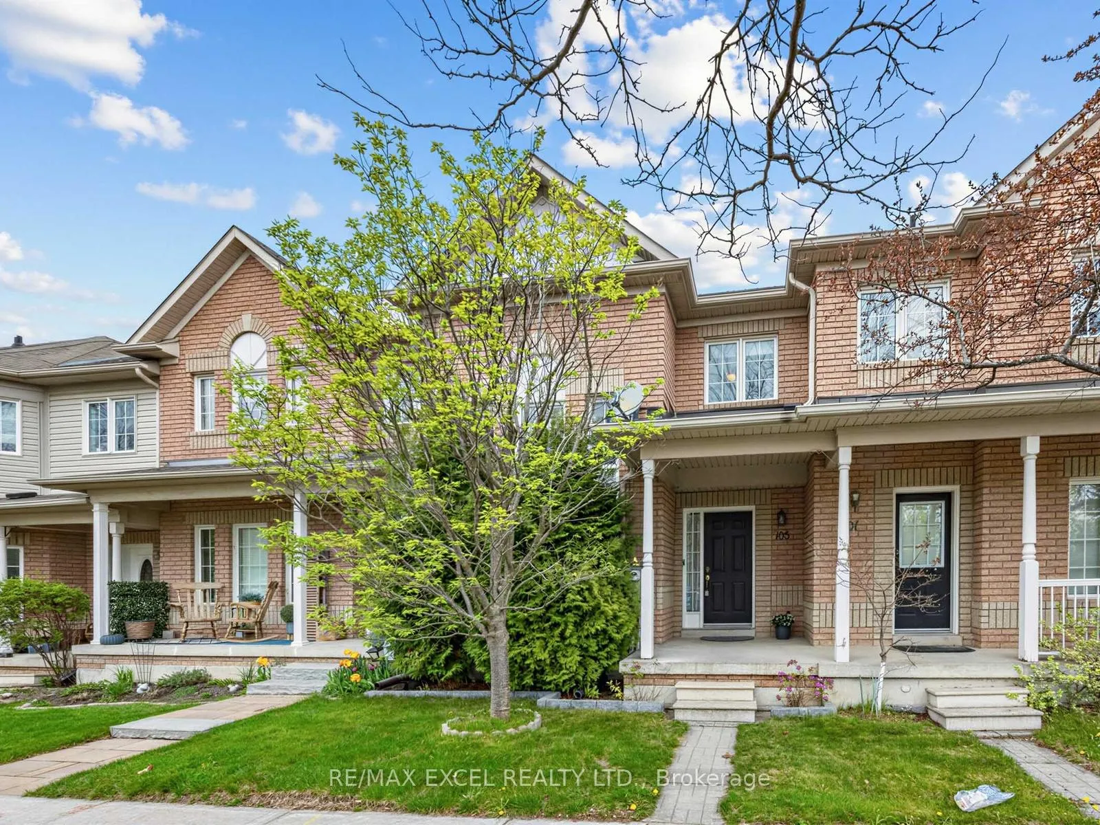 Photo 2 of 103 Baywell Crescent, Aurora, Bayview Wellington — HOMEH
