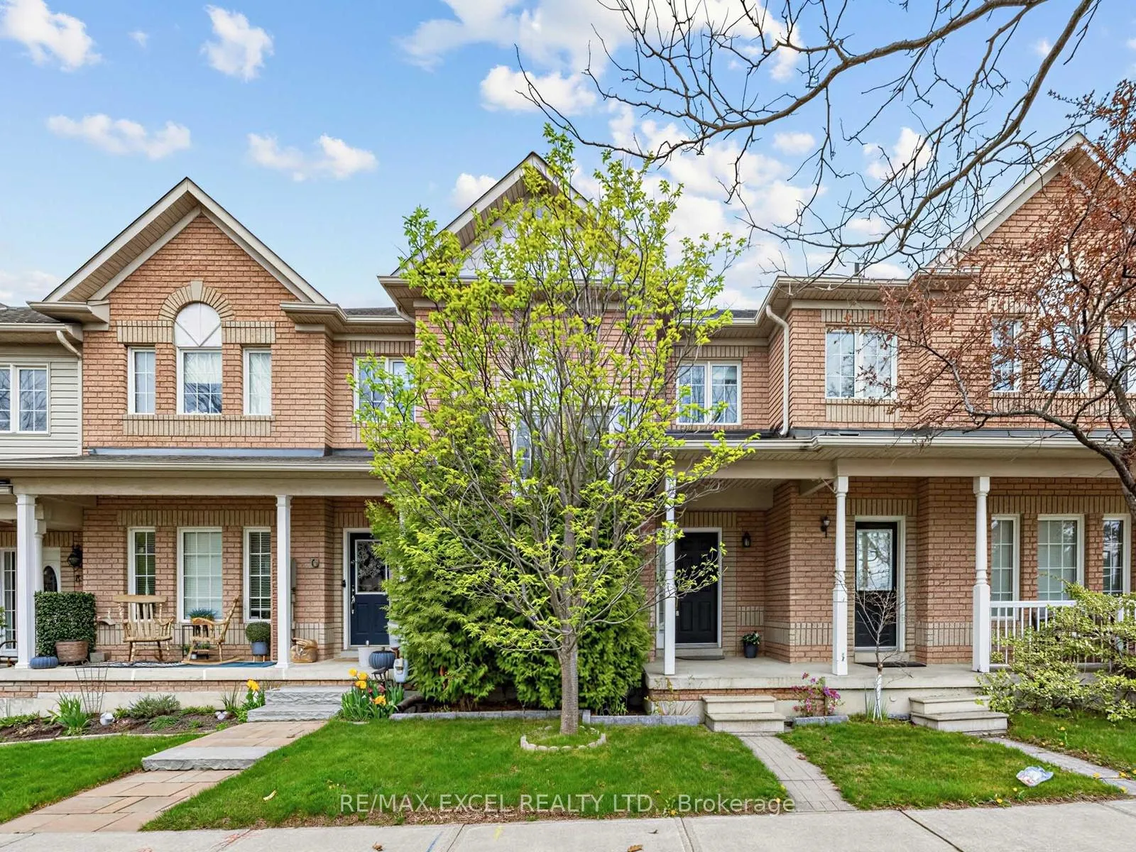 Photo 3 of 103 Baywell Crescent, Aurora, Bayview Wellington — HOMEH