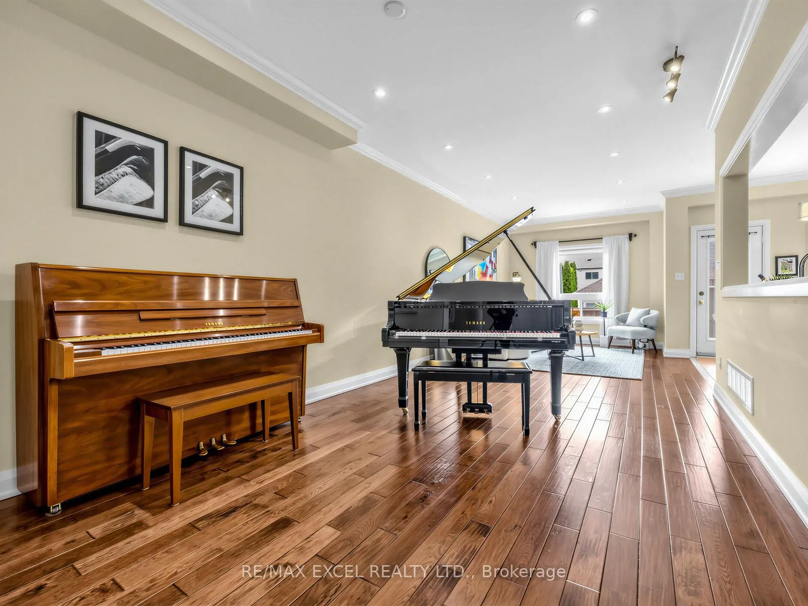Photo 8 of 103 Baywell Crescent, Aurora, Bayview Wellington — HOMEH