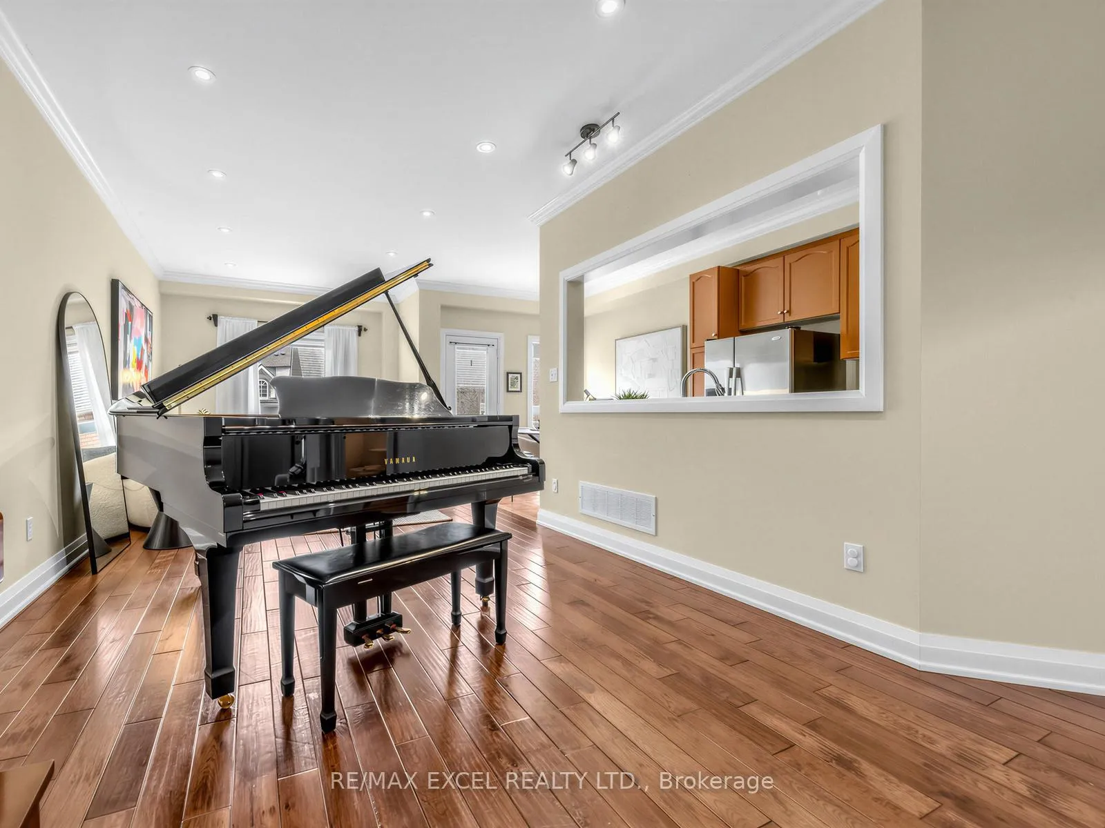 Photo 9 of 103 Baywell Crescent, Aurora, Bayview Wellington — HOMEH