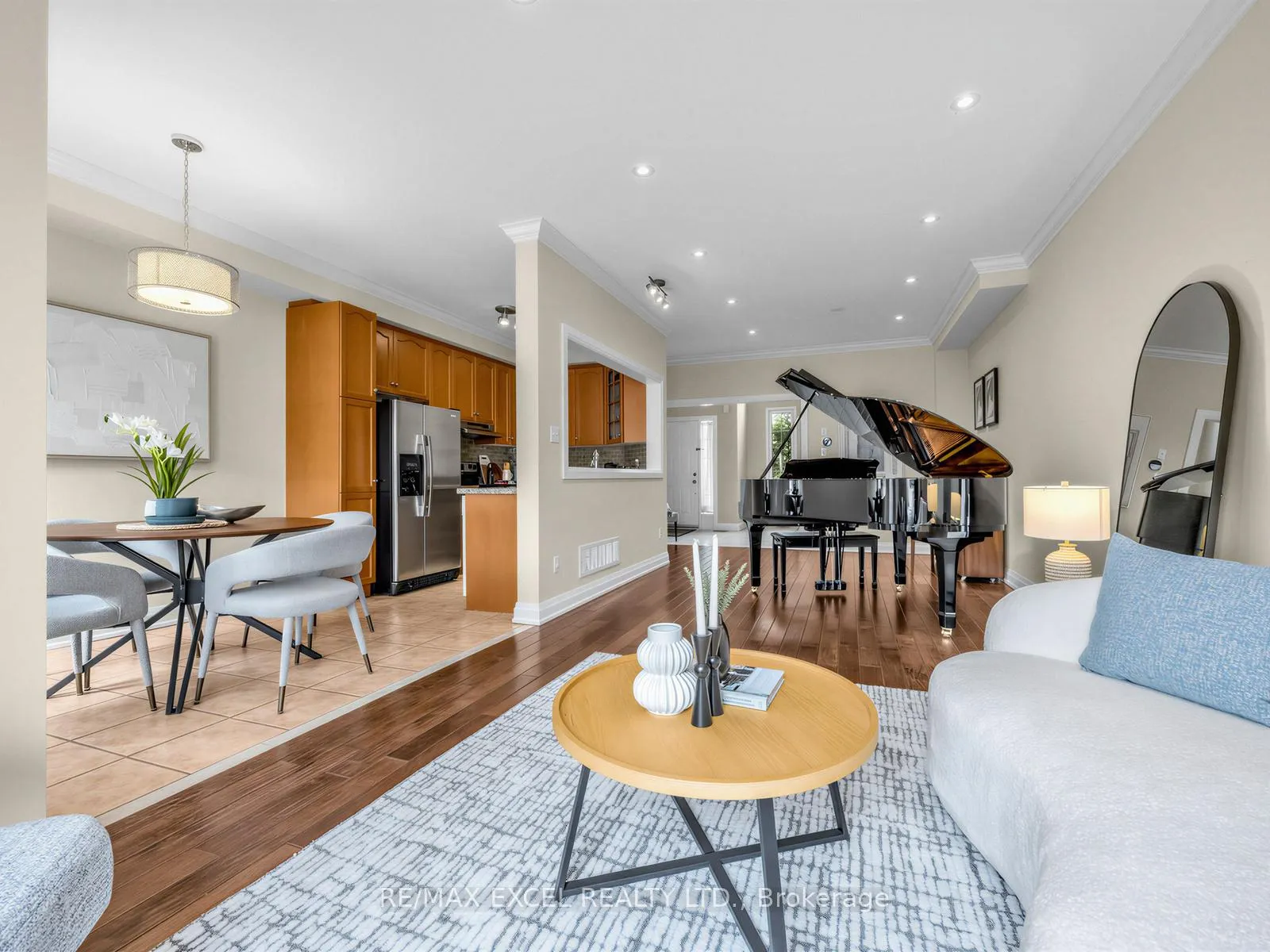 Photo 10 of 103 Baywell Crescent, Aurora, Bayview Wellington — HOMEH