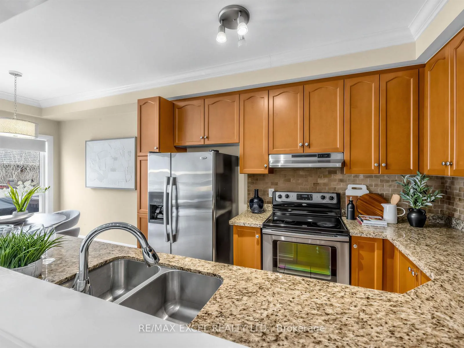Photo 13 of 103 Baywell Crescent, Aurora, Bayview Wellington — HOMEH